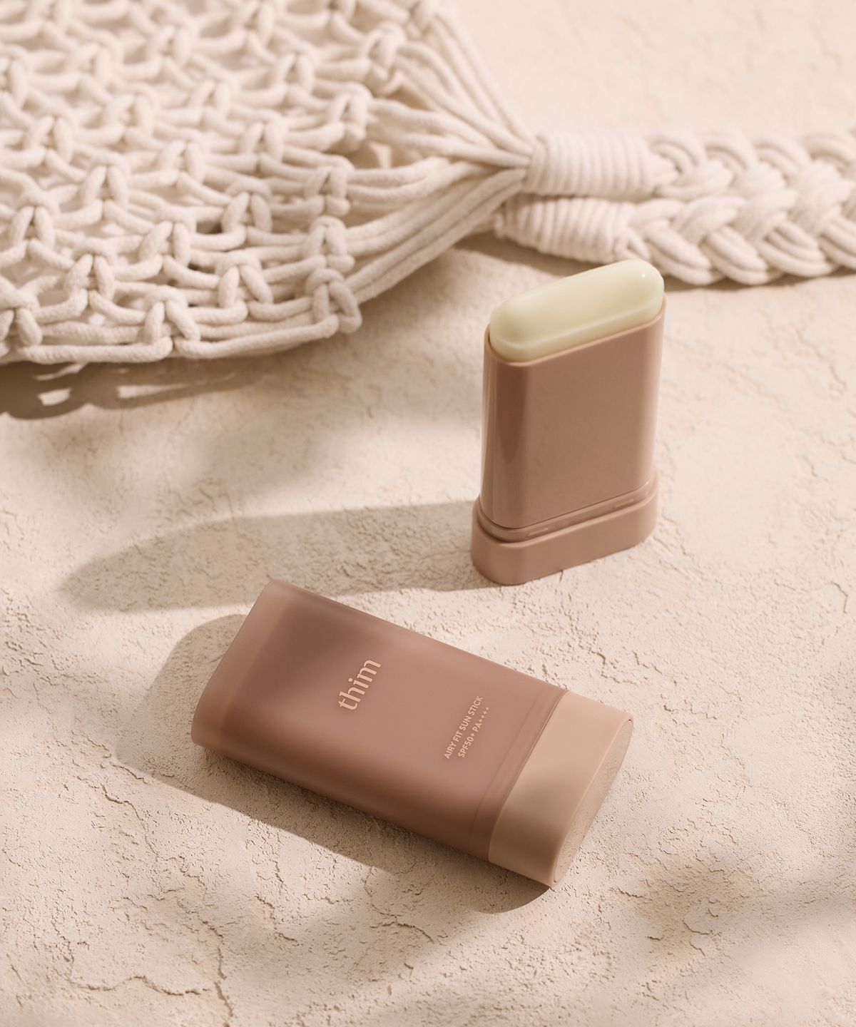 띰뷰티(THIM BEAUTY) 띰 에어리 핏 선스틱 20g (비건인증 / SPF50+ PA++++)