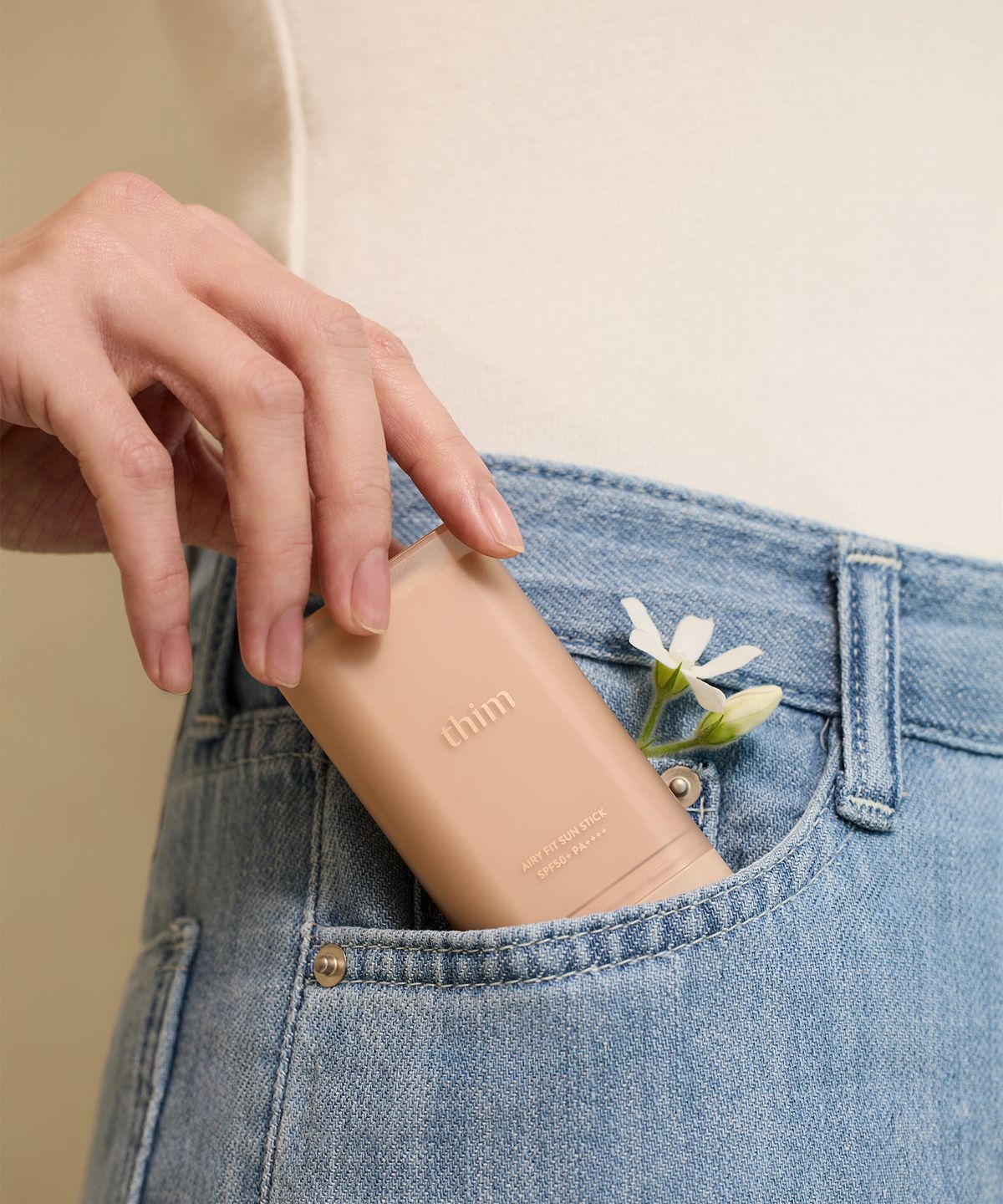 띰뷰티(THIM BEAUTY) 띰 에어리 핏 선스틱 20g (비건인증 / SPF50+ PA++++)