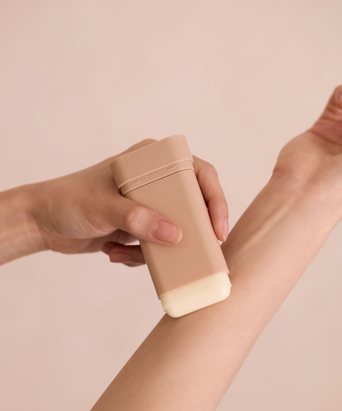 띰뷰티(THIM BEAUTY) 띰 에어리 핏 선스틱 20g (비건인증 / SPF50+ PA++++)
