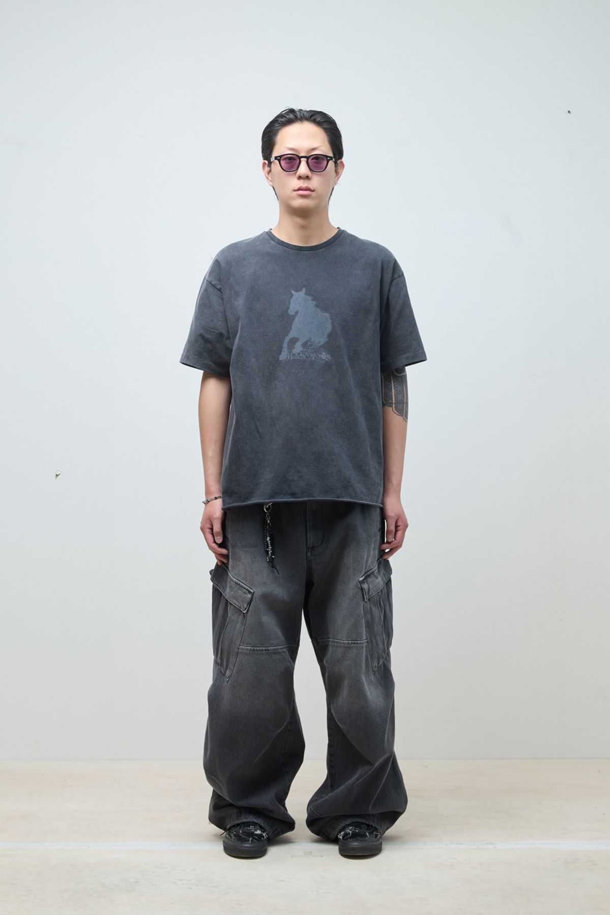 해칭룸(HATCHINGROOM) Horse Tee Black