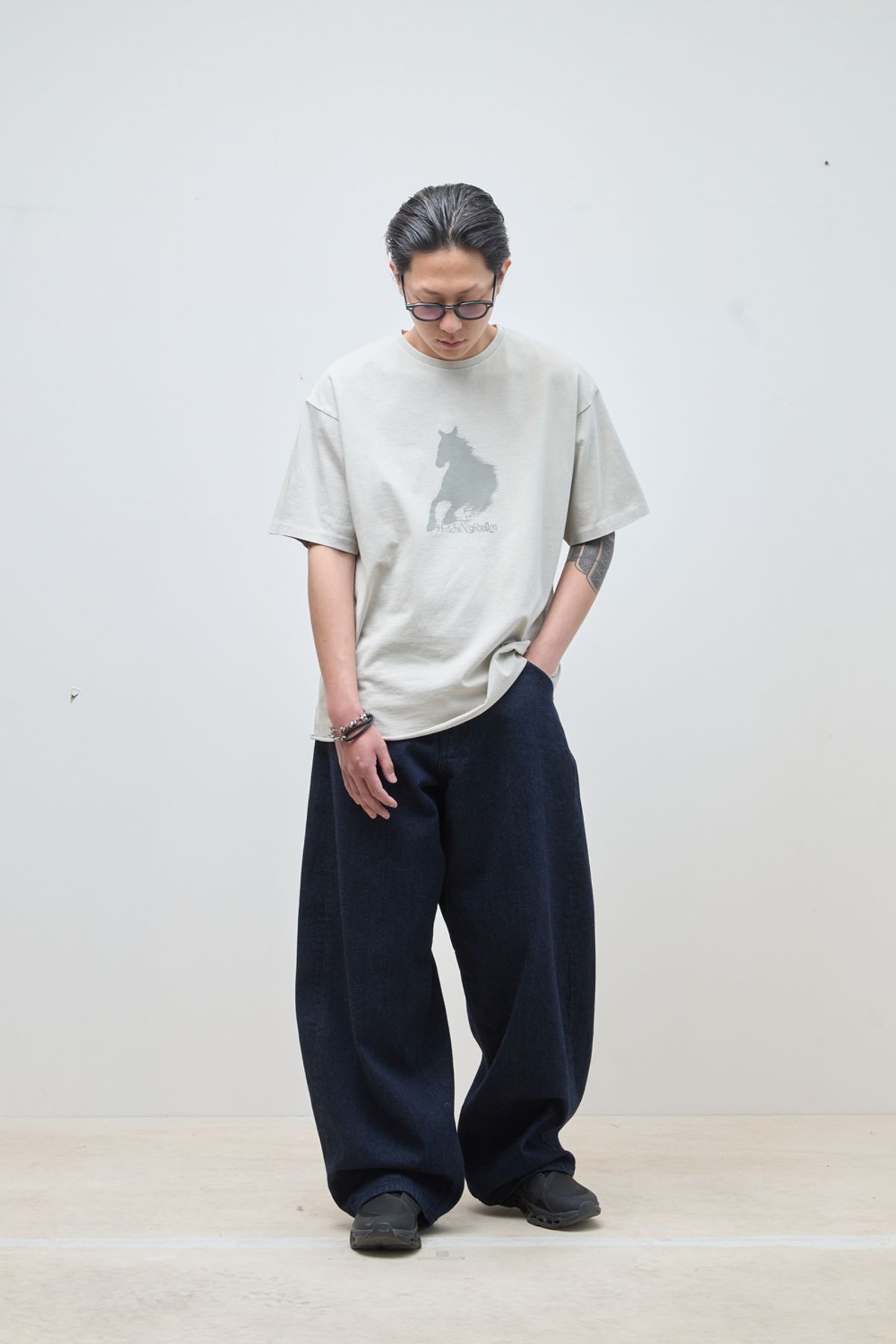 해칭룸(HATCHINGROOM) Horse Tee Dust