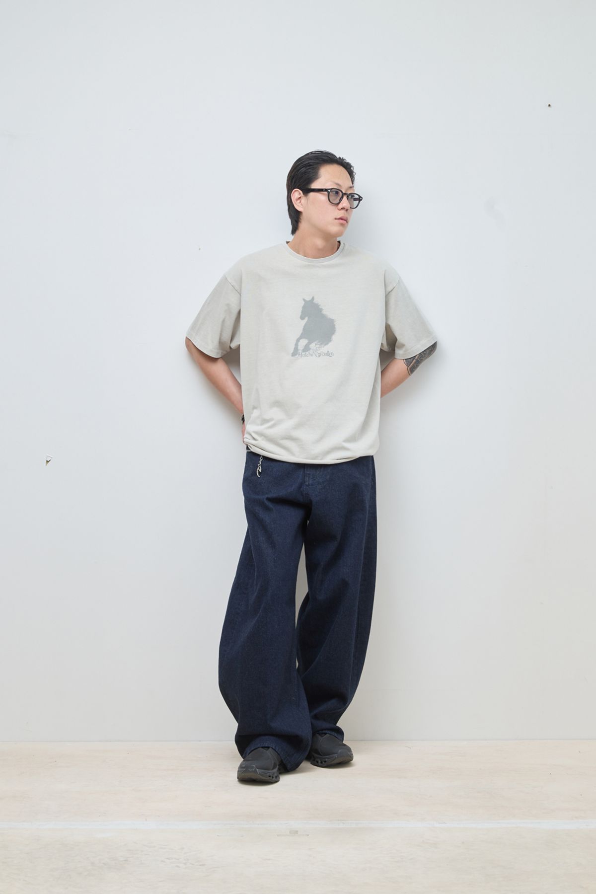 해칭룸(HATCHINGROOM) Horse Tee Dust