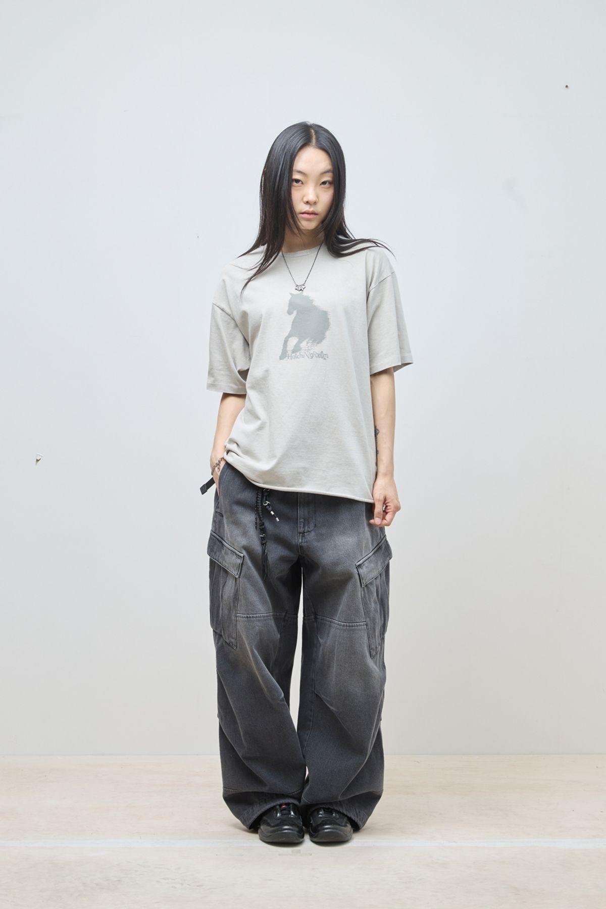 해칭룸(HATCHINGROOM) Horse Tee Dust