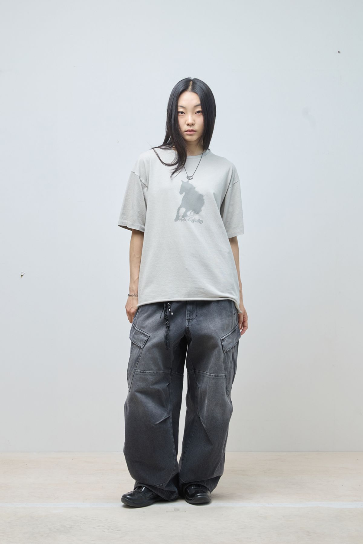 해칭룸(HATCHINGROOM) Horse Tee Dust