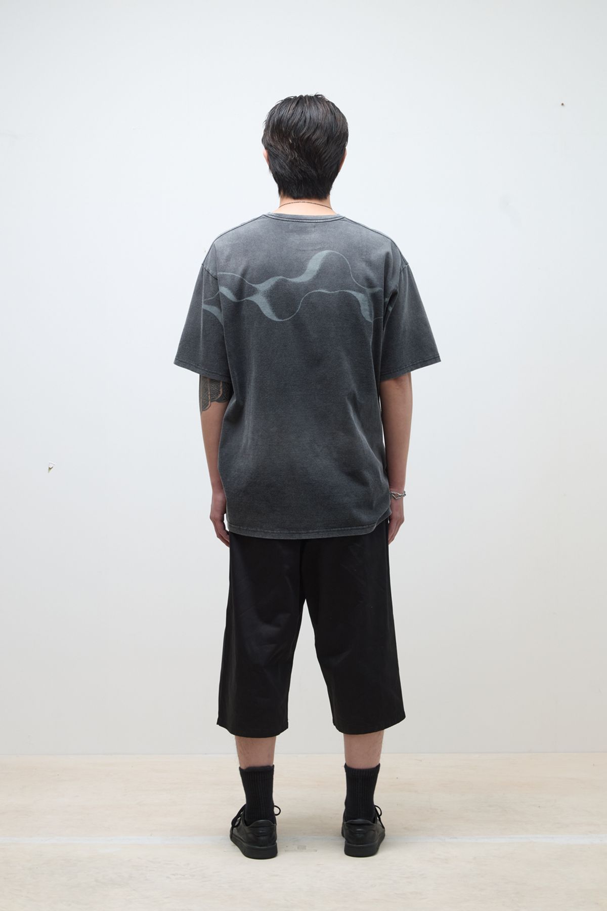 해칭룸(HATCHINGROOM) Room Tee Black