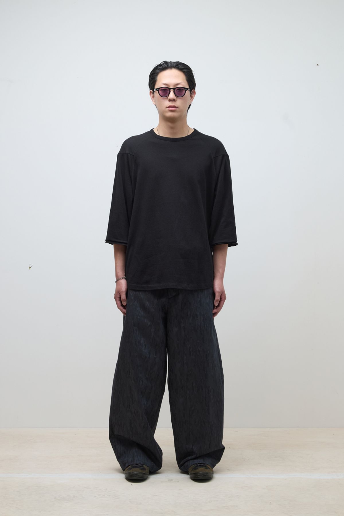 해칭룸(HATCHINGROOM) Seven Cut Tee Black
