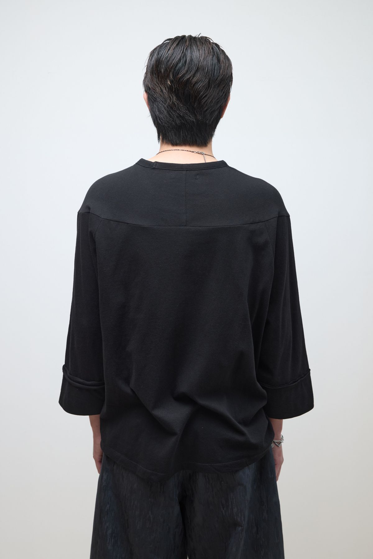 해칭룸(HATCHINGROOM) Seven Cut Tee Black