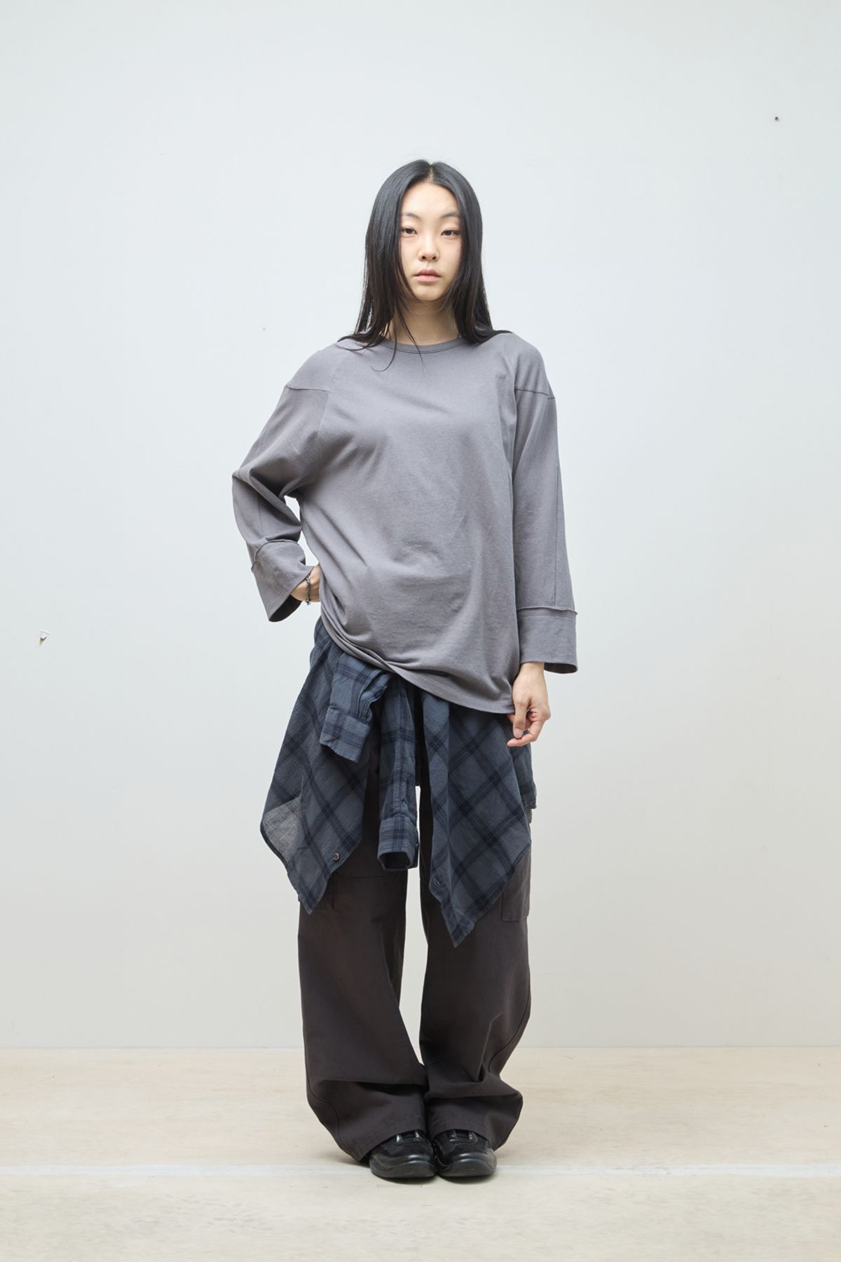 해칭룸(HATCHINGROOM) Seven Cut Tee Grey