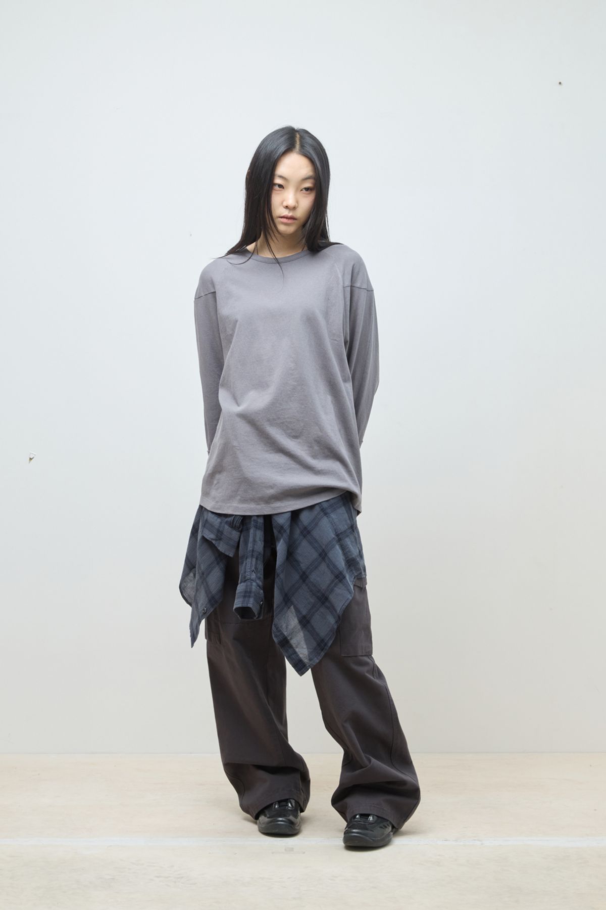 해칭룸(HATCHINGROOM) Seven Cut Tee Grey