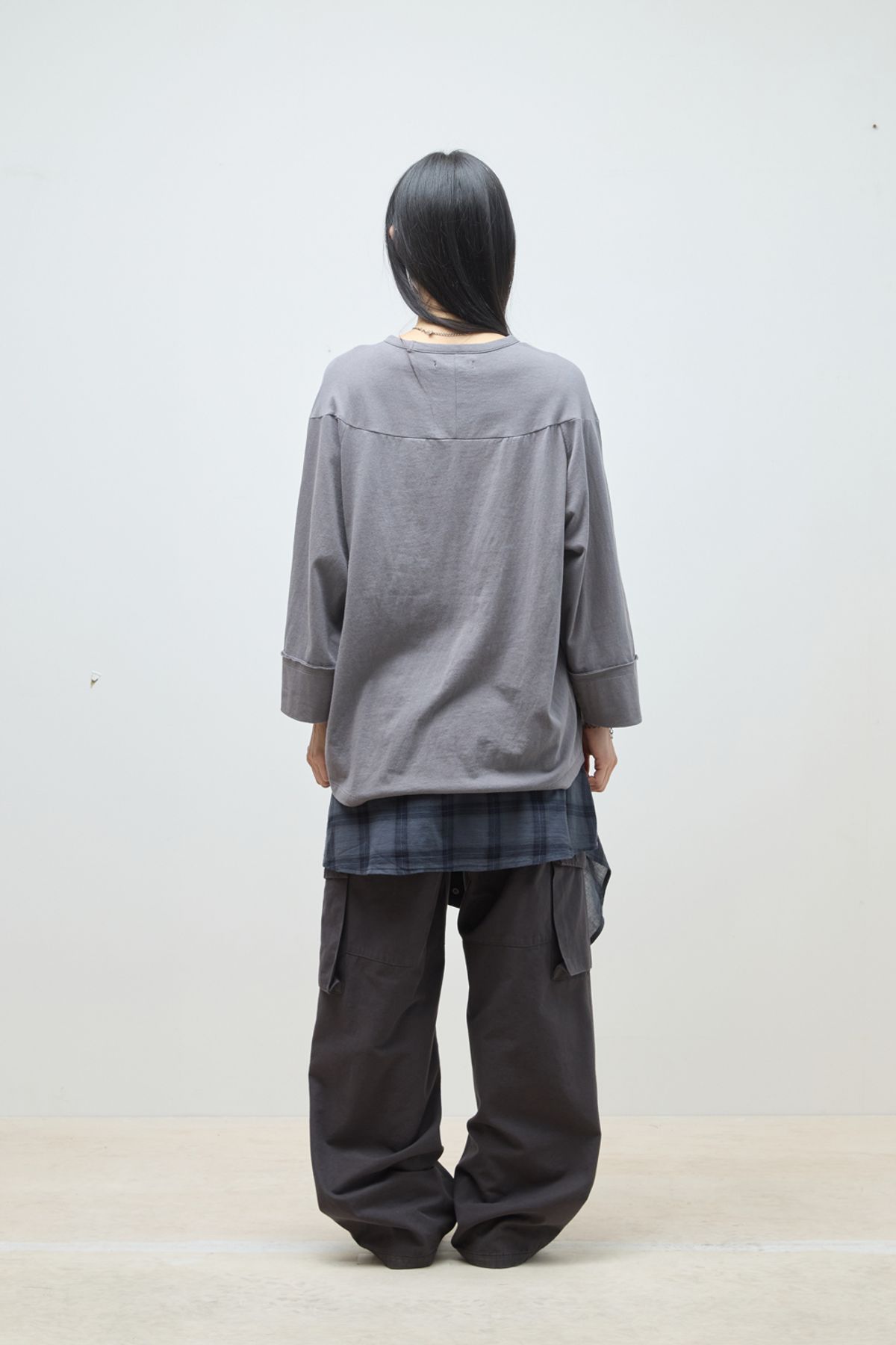 해칭룸(HATCHINGROOM) Seven Cut Tee Grey