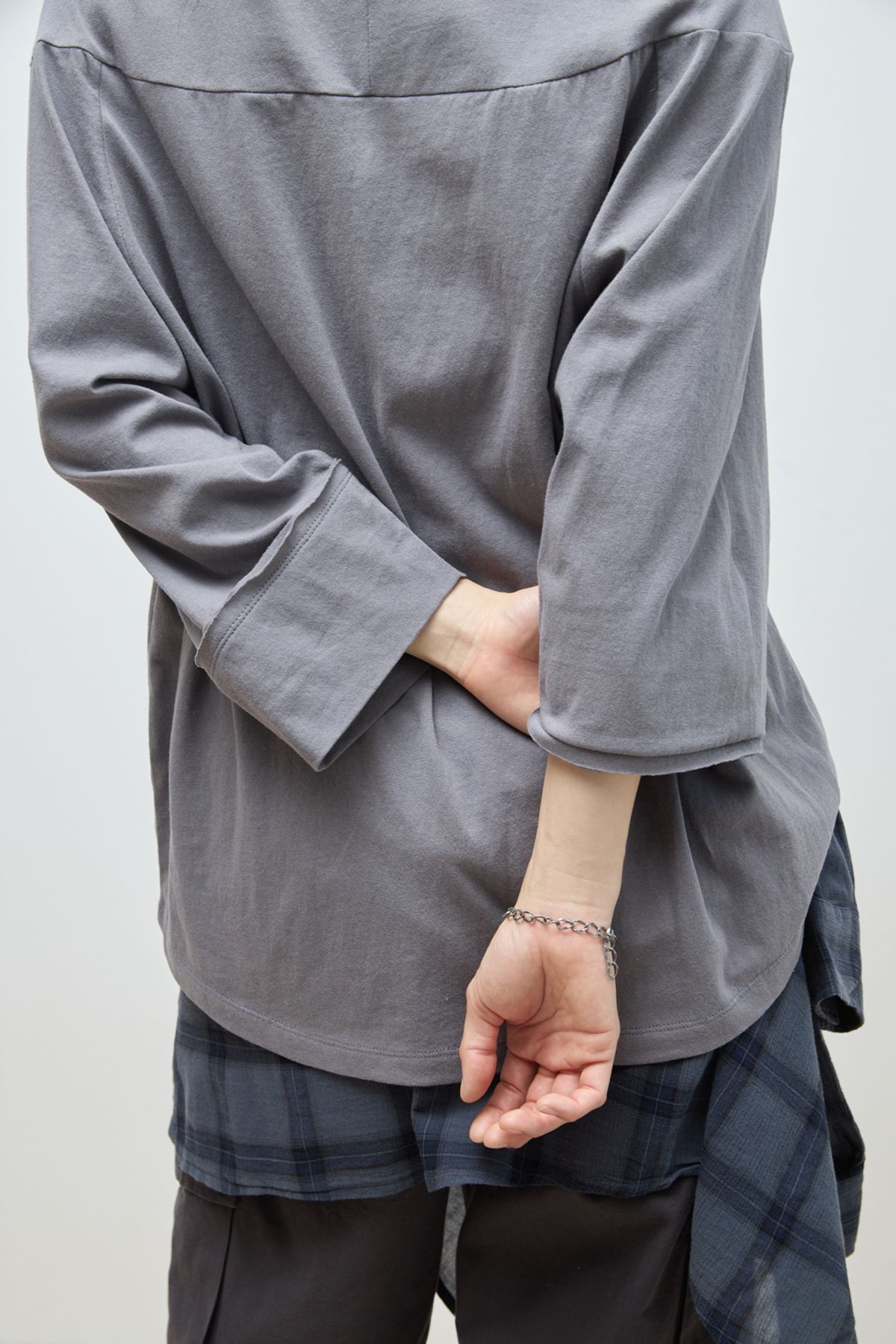 해칭룸(HATCHINGROOM) Seven Cut Tee Grey