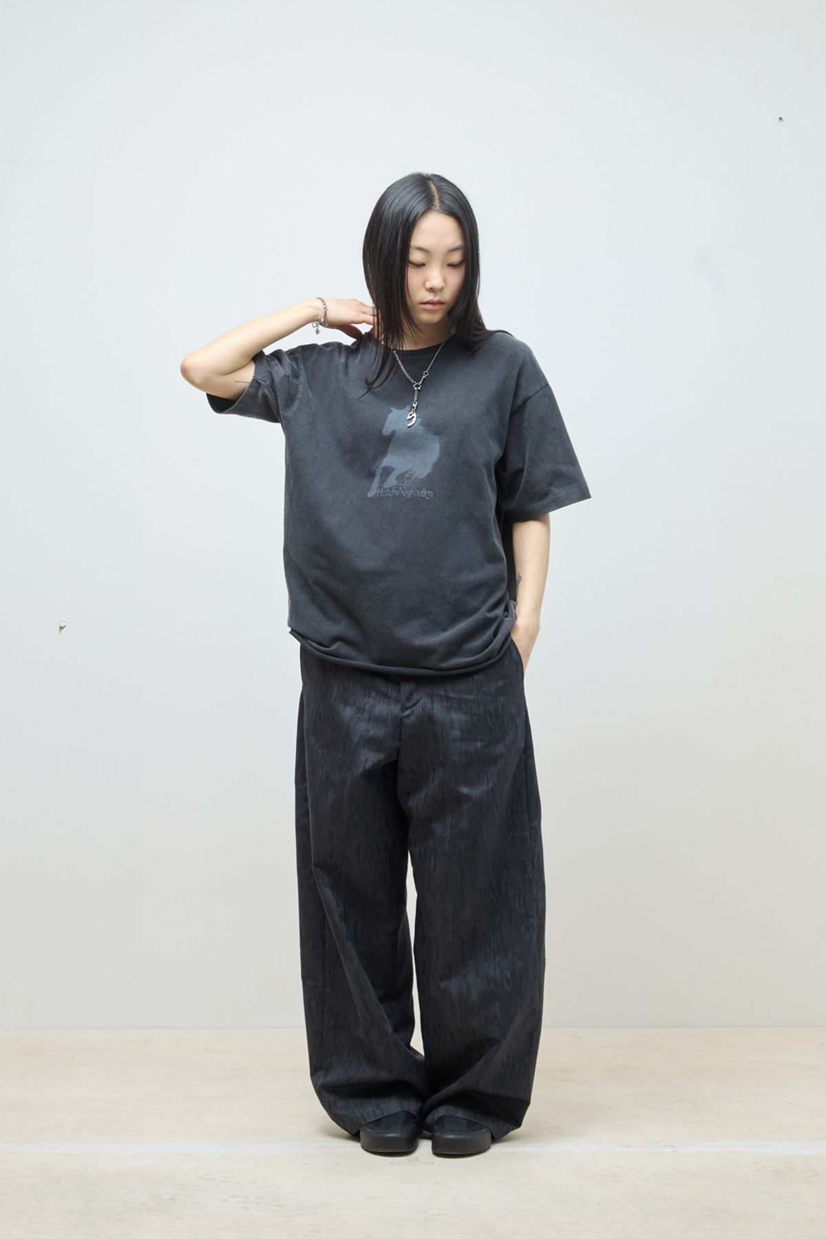 해칭룸(HATCHINGROOM) Wide Curve Trousers Jacquard Blue Charcoal