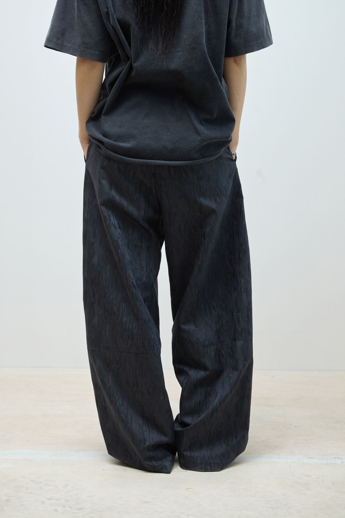 해칭룸(HATCHINGROOM) Wide Curve Trousers Jacquard Blue Charcoal