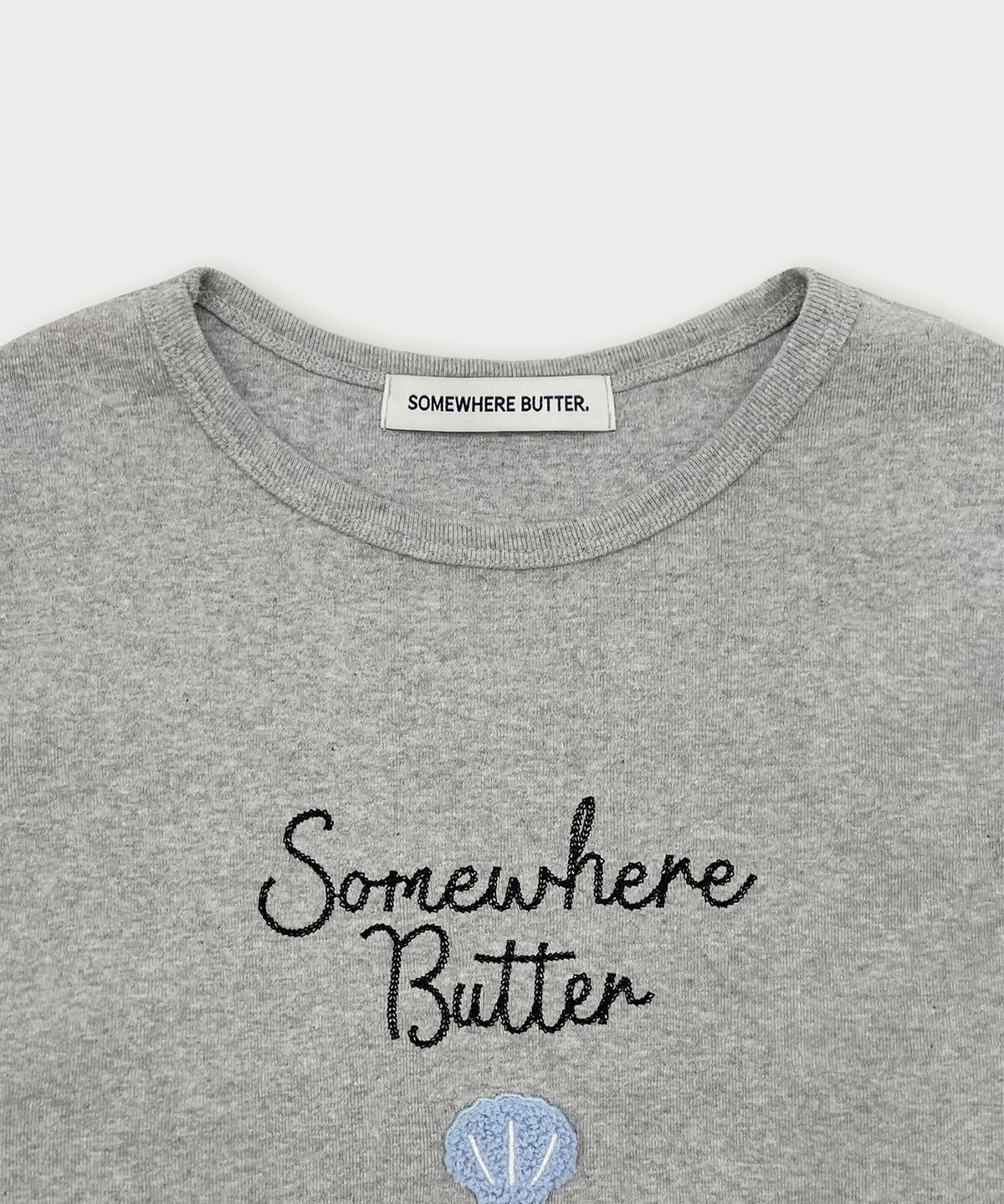 썸웨어버터(SOMEWHEREBUTTER) Boucle Shell Logo Top - Grey