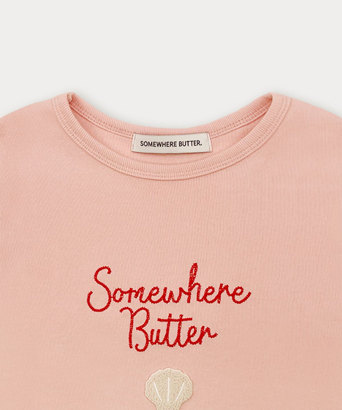 썸웨어버터(SOMEWHEREBUTTER) Boucle Shell Logo Top - Pink