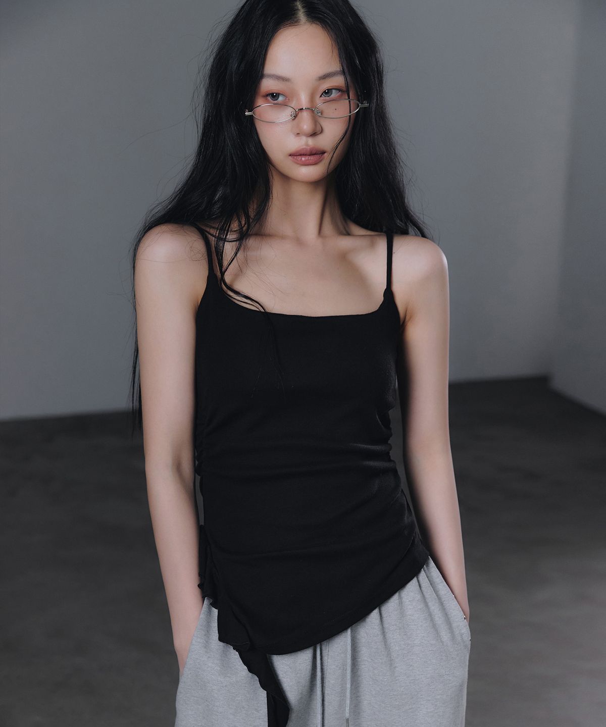 그로우하이드(GROWHIDE) 글린즈 언발 셔링 슬리브리스