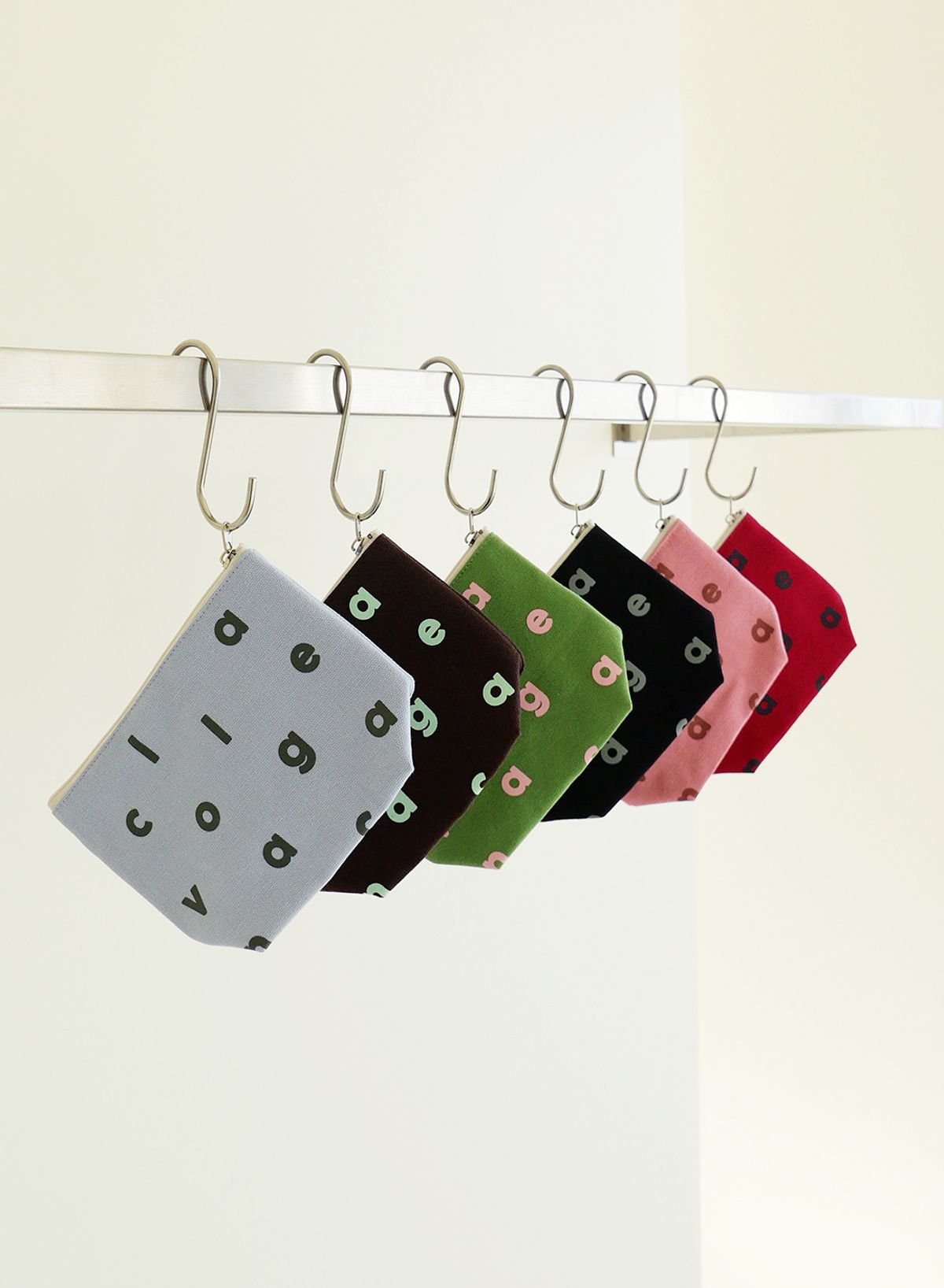 꼴라주바캉스(COLLAGEVACANCE) Logo Alphabet Color Pouch (파우치)-6colors