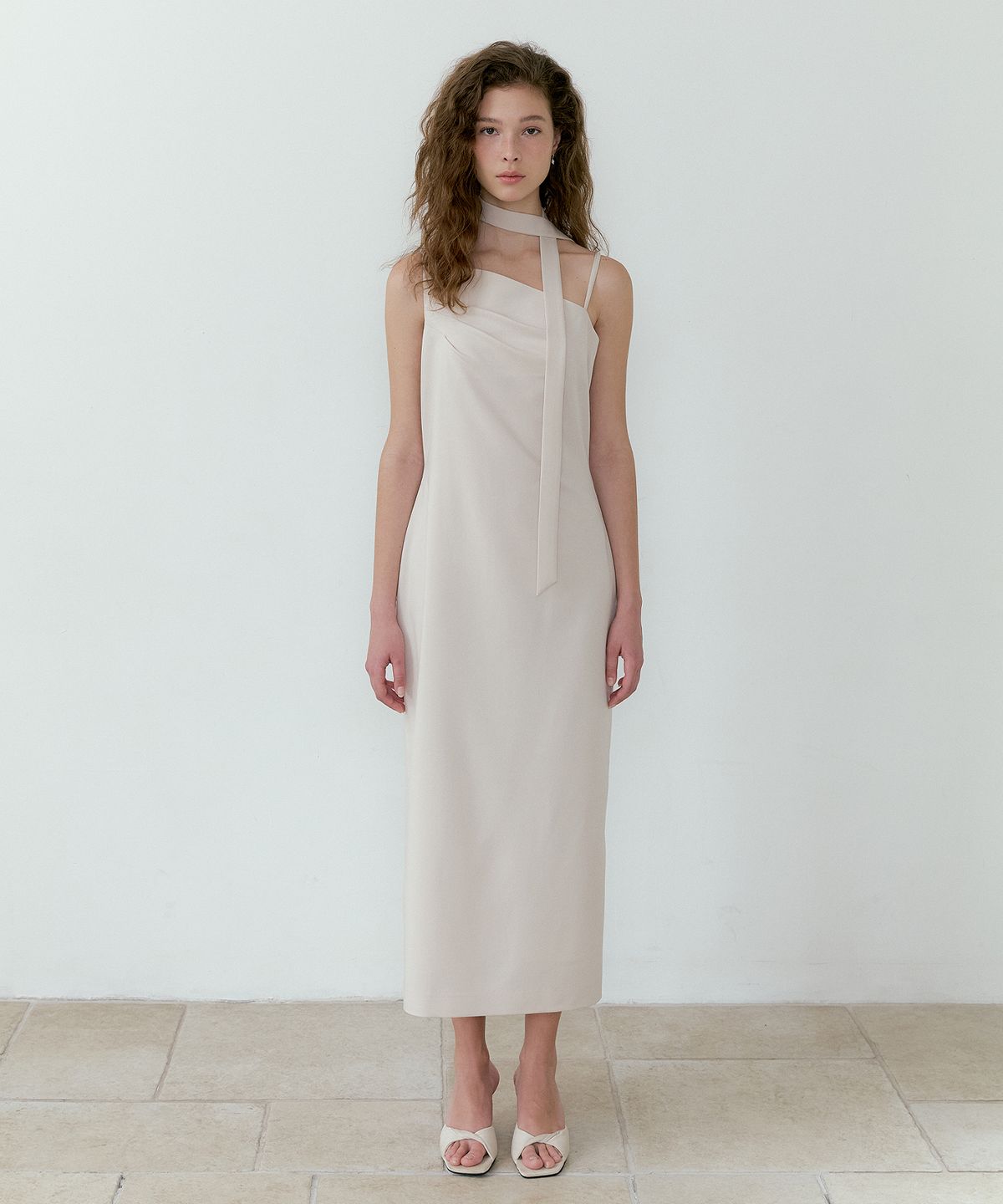 루시르주(LUCIR ZU) Dissymmetry Slip Dress (beige)