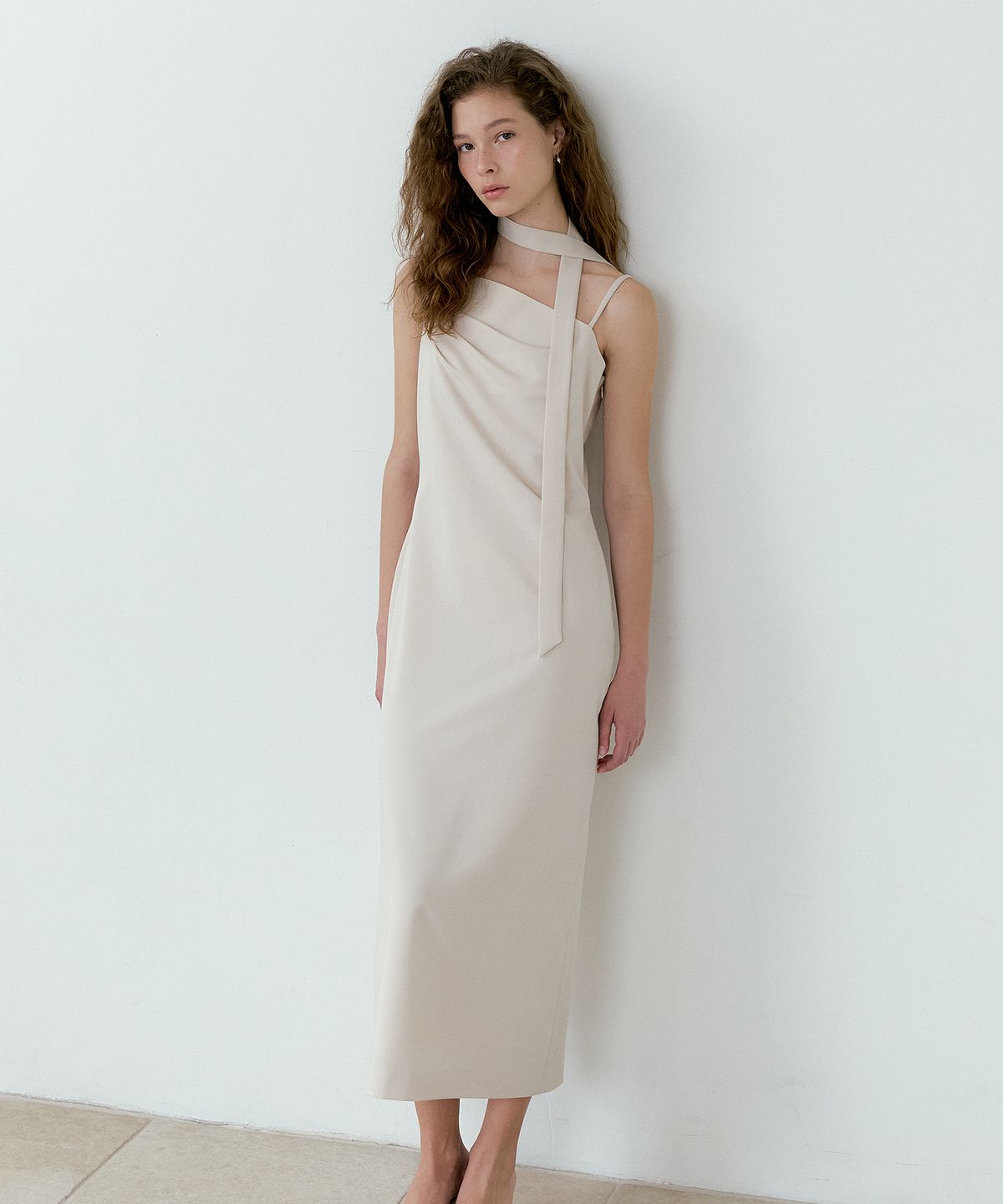 루시르주(LUCIR ZU) Dissymmetry Slip Dress (beige)