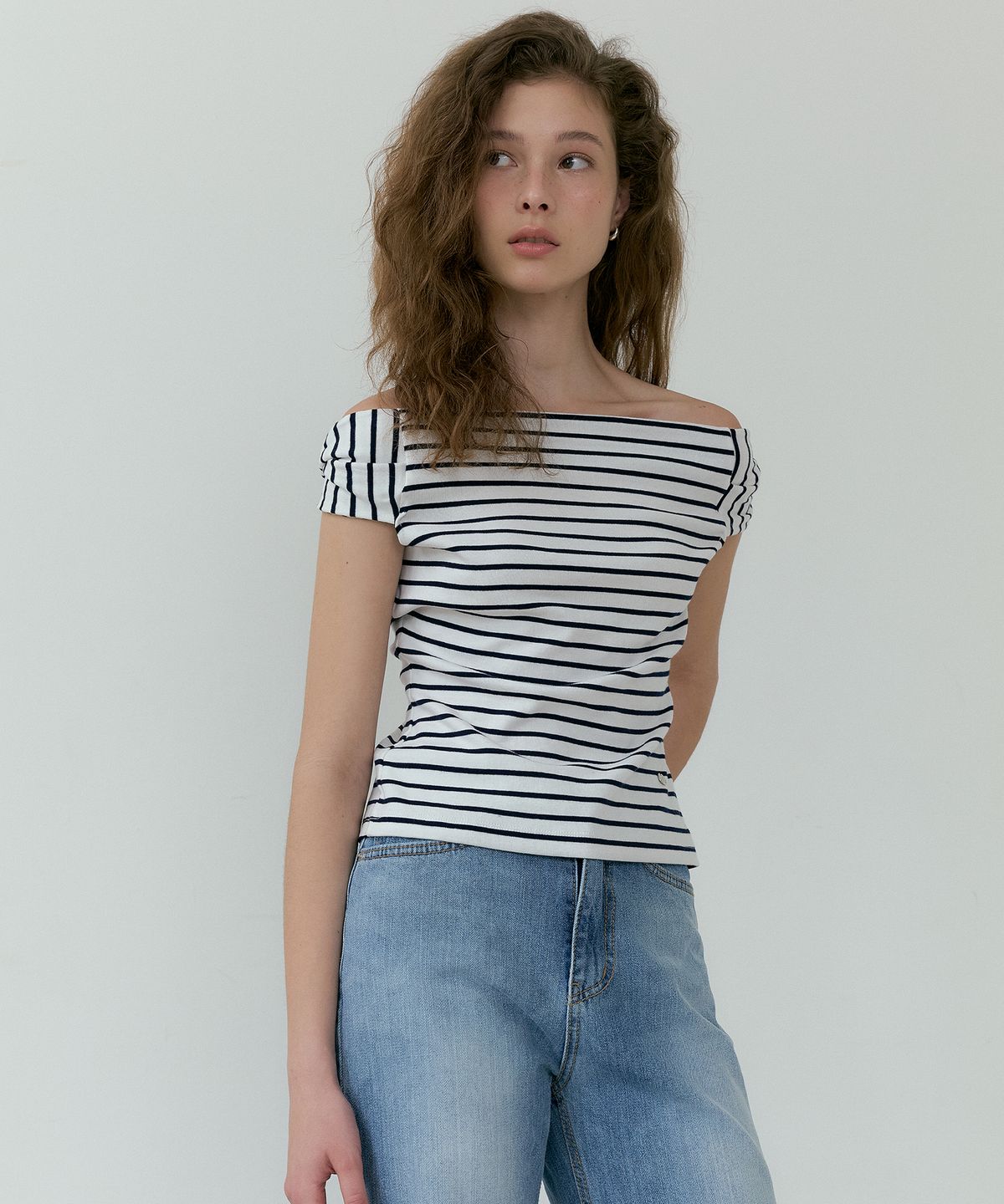 루시르주(LUCIR ZU) Twisted Stripe Off-shoulder top (ivory)