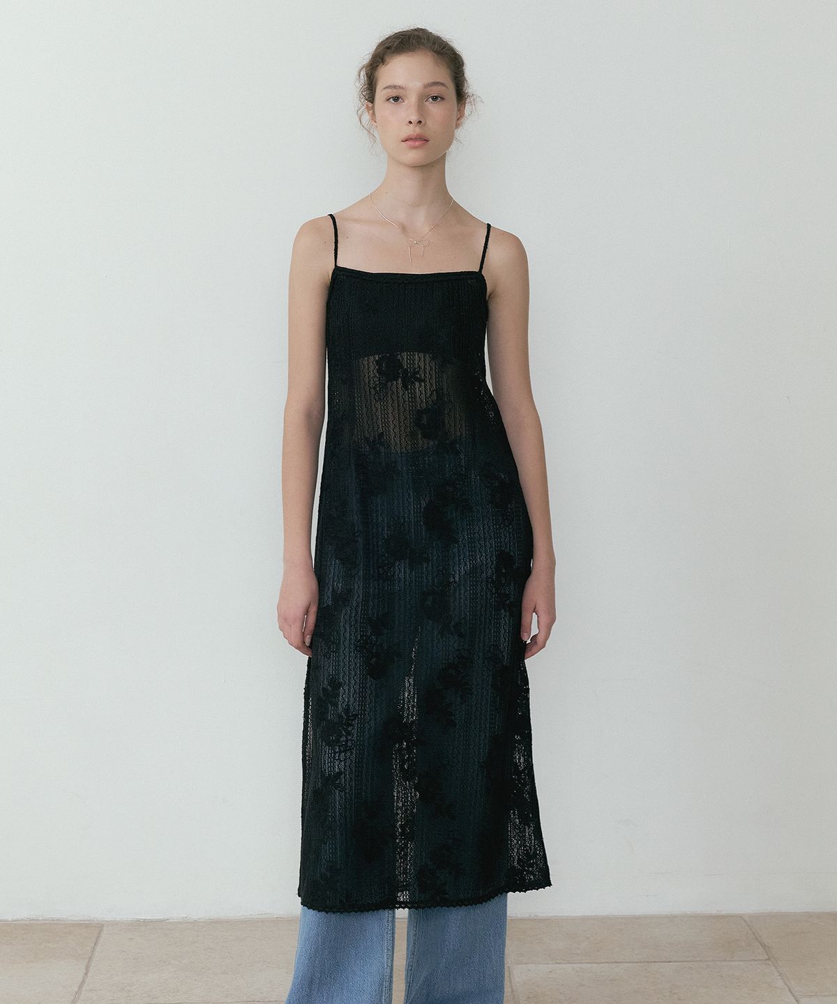 루시르주(LUCIR ZU) Wildeflower Lace Sleeveless One-piece (black)