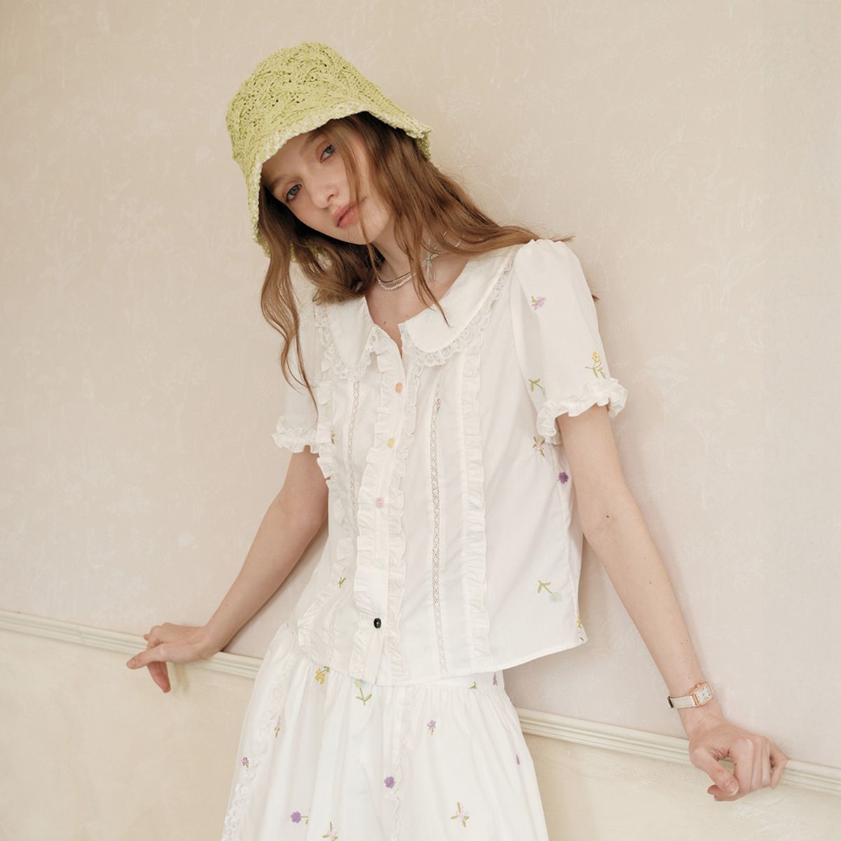 쎄무아듀(CEST MOIDEW) Cest_Flower embroidery ruffle blouse