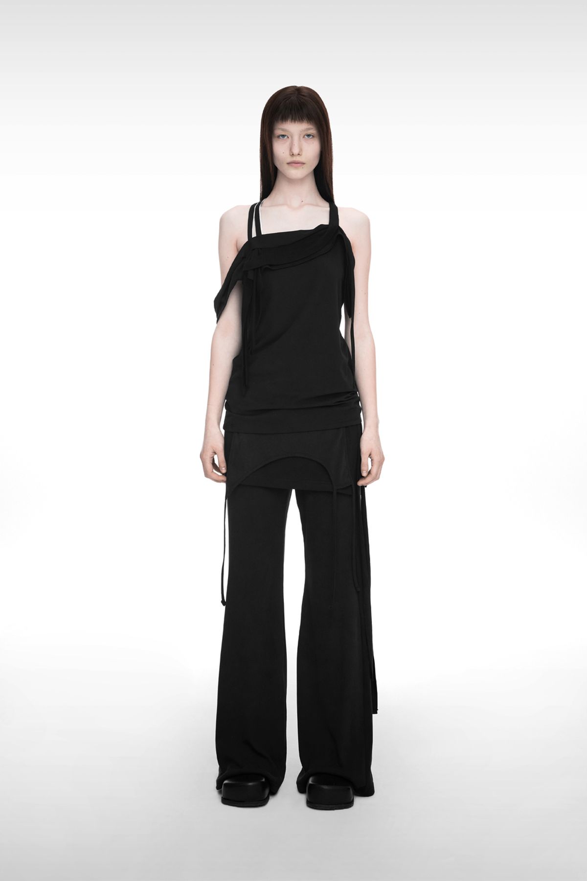 나체(NACHE) RAWCUT HALTER SLEEVELESS BLACK
