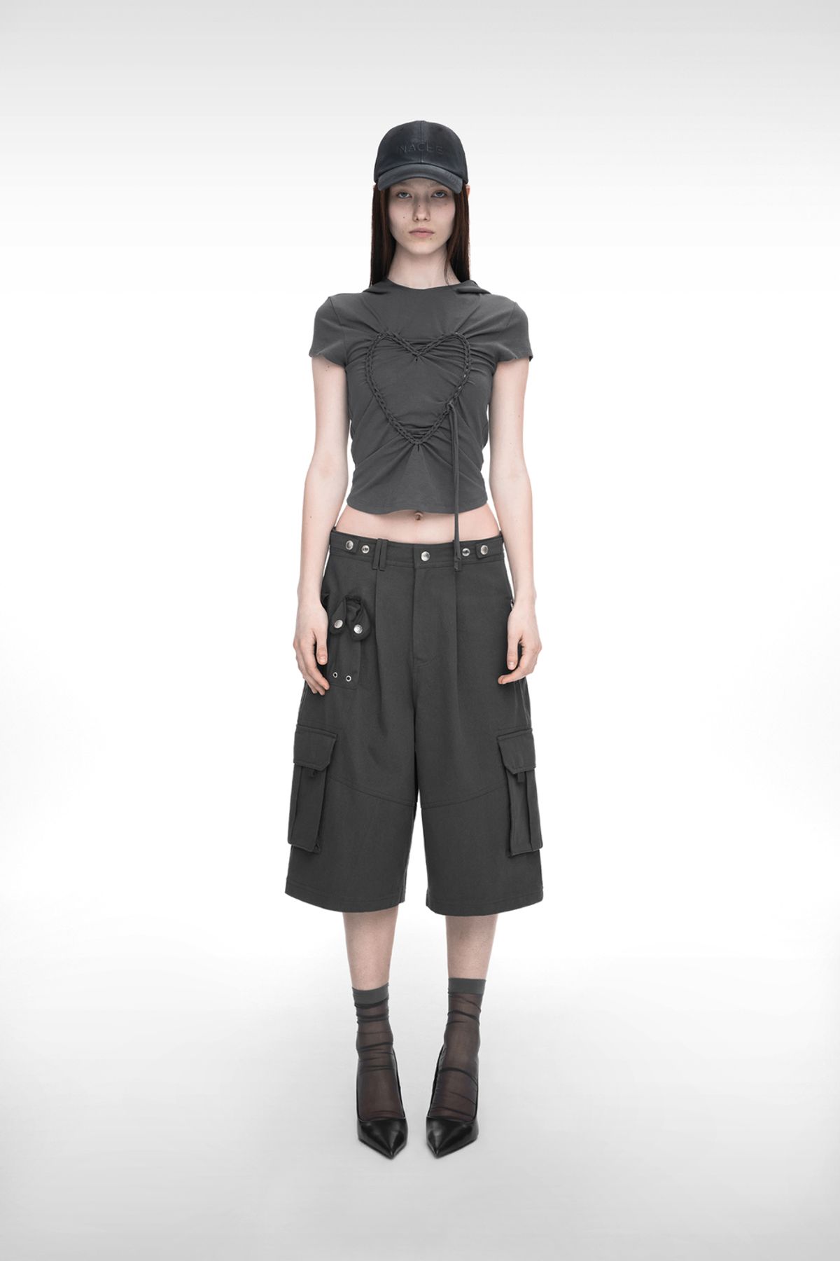 나체(NACHE) WIDE CARGO HALF PANTS (UNISEX) CHARCOAL