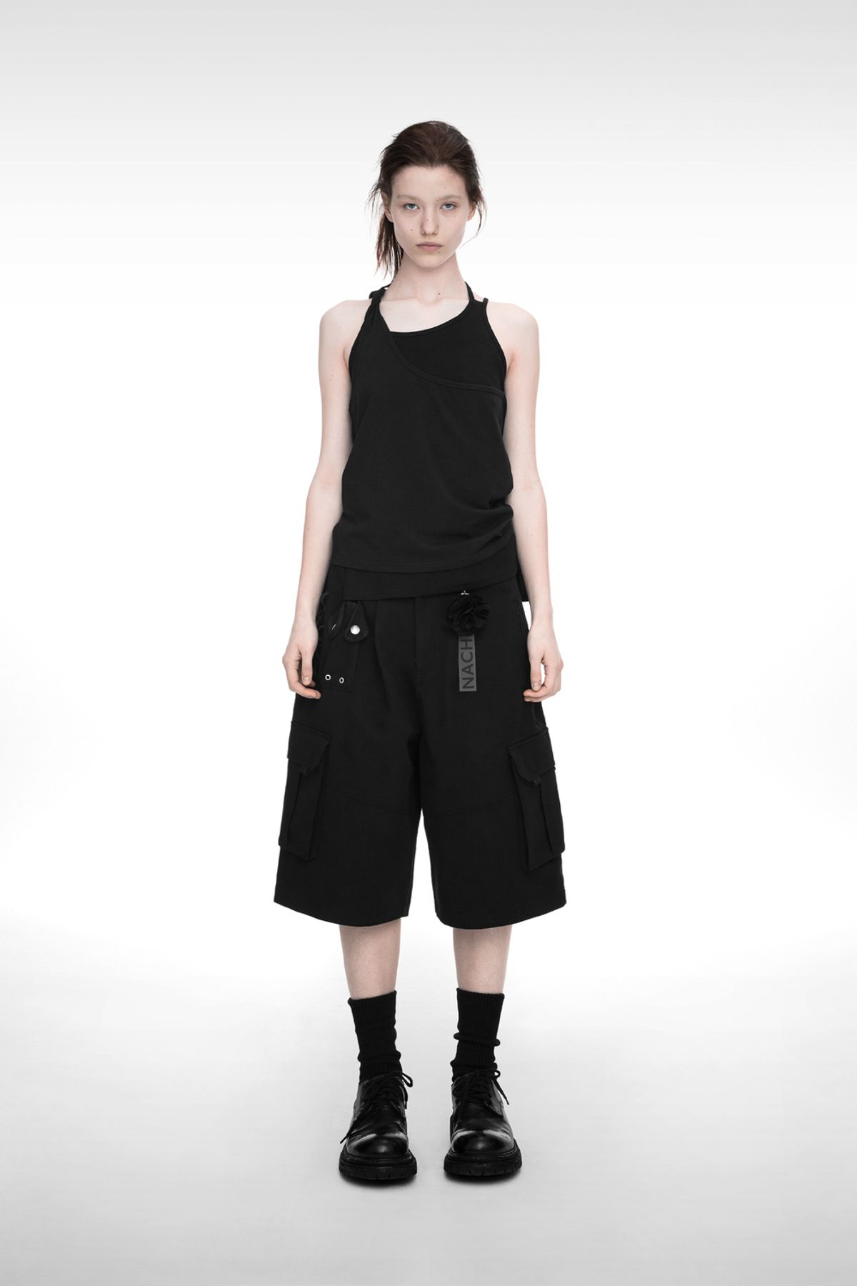 나체(NACHE) WIDE CARGO HALF PANTS (UNISEX) CHARCOAL