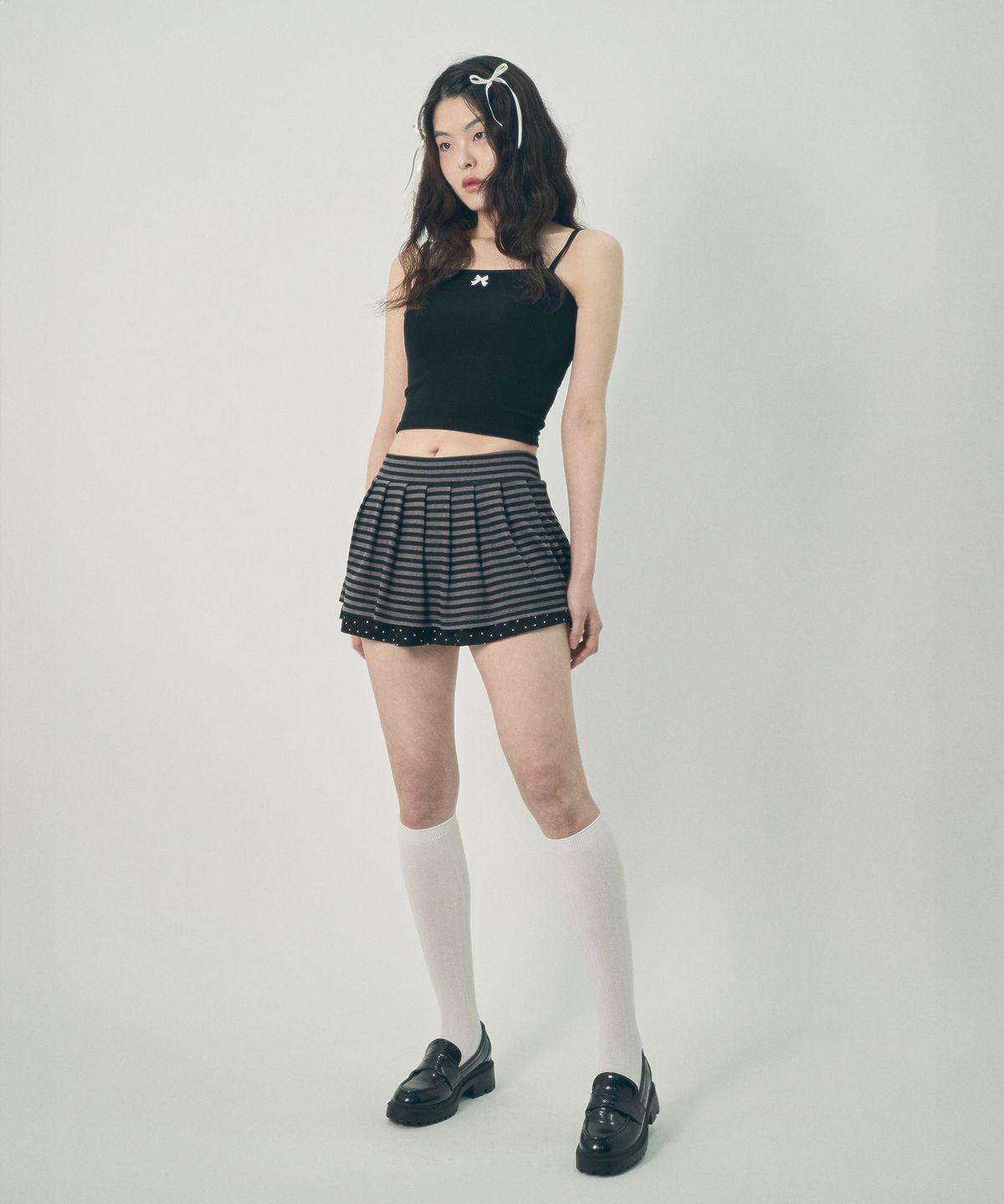 미헤브(MIHEV) 리본 슬리브리스 탑 블랙