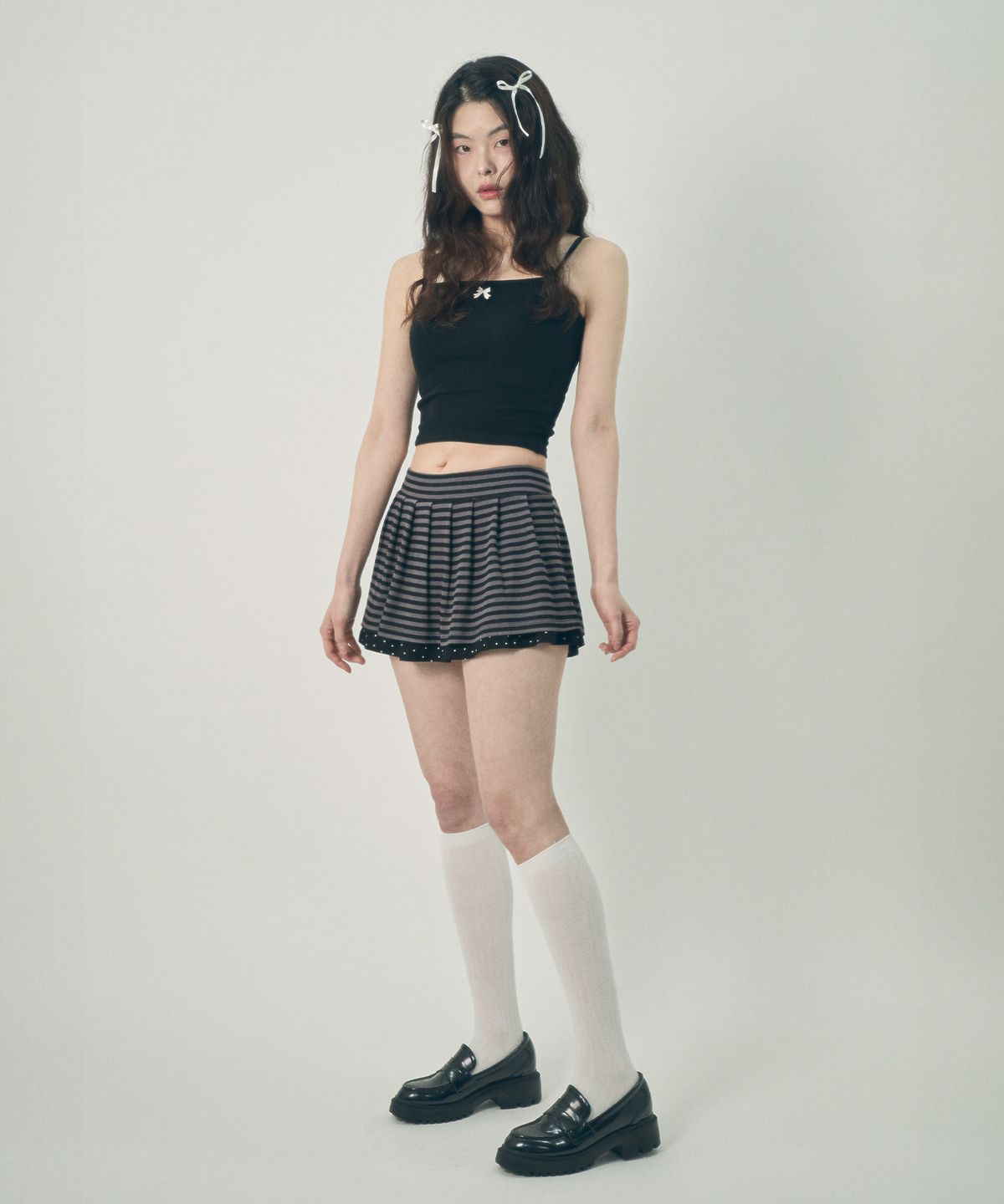 미헤브(MIHEV) 리본 슬리브리스 탑 블랙