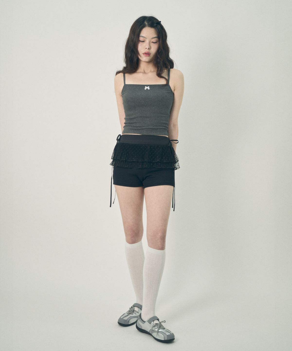미헤브(MIHEV) 리본 슬리브리스 탑 그레이