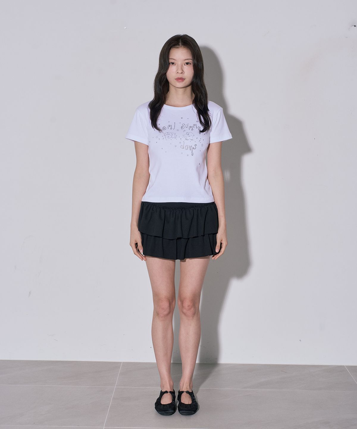 오오엠엘(5OML) 써니 데이즈 실버 프린트 반소매 화이트
