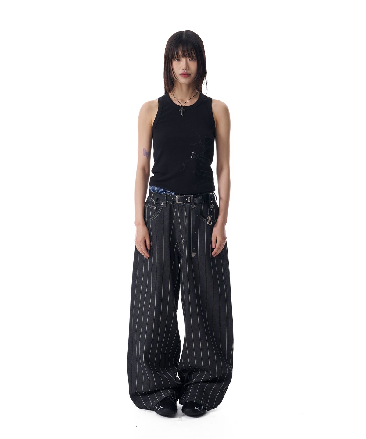 아캄(AAKAM) Striped Cinch Back Denim Pants (Black)