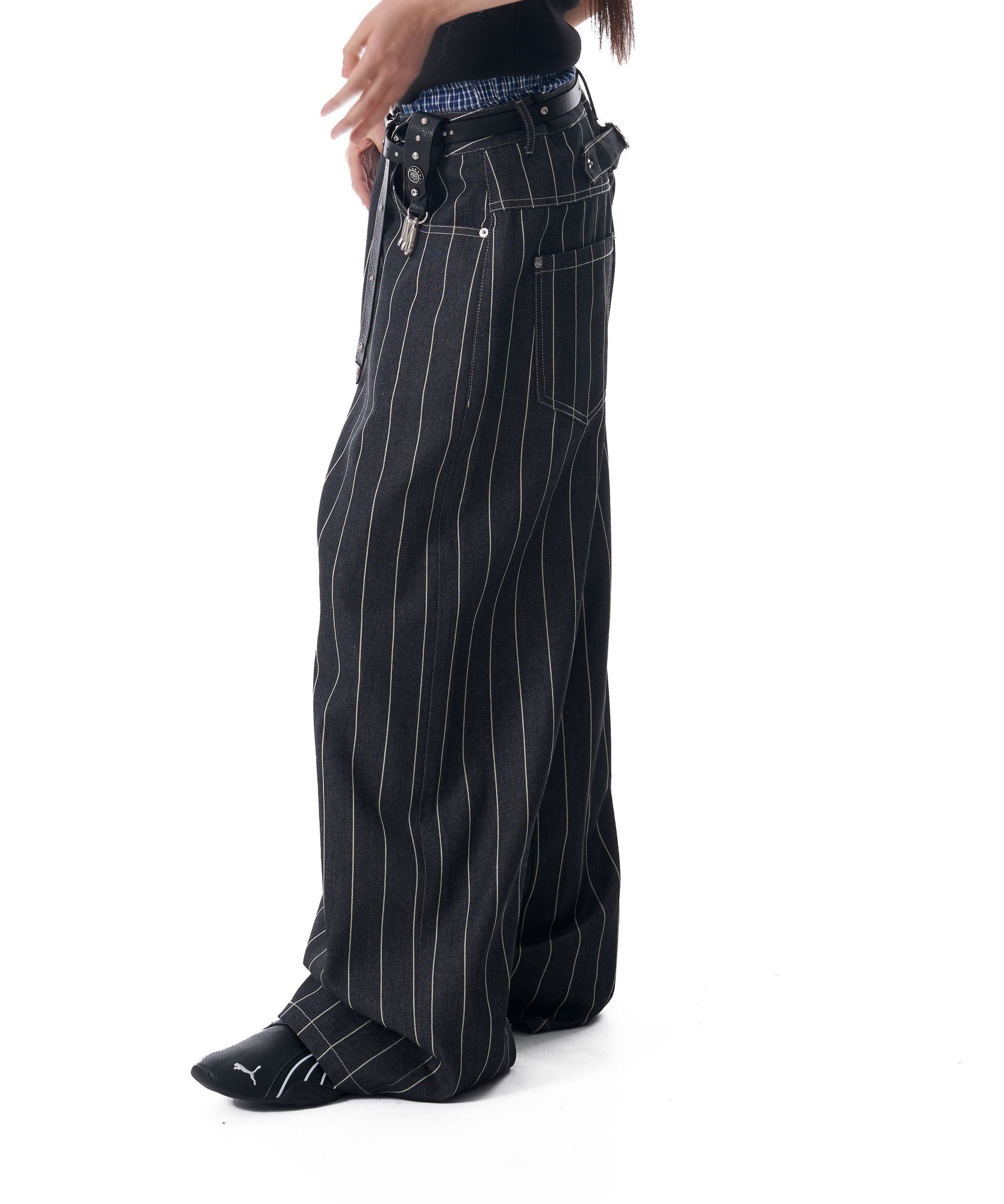 MUSINSA | AAKAM Striped Cinch Back Denim Pants (Black)