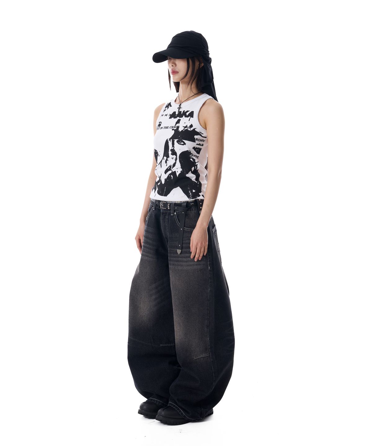 아캄(AAKAM) Embossing Logo Denim Pants (Black)