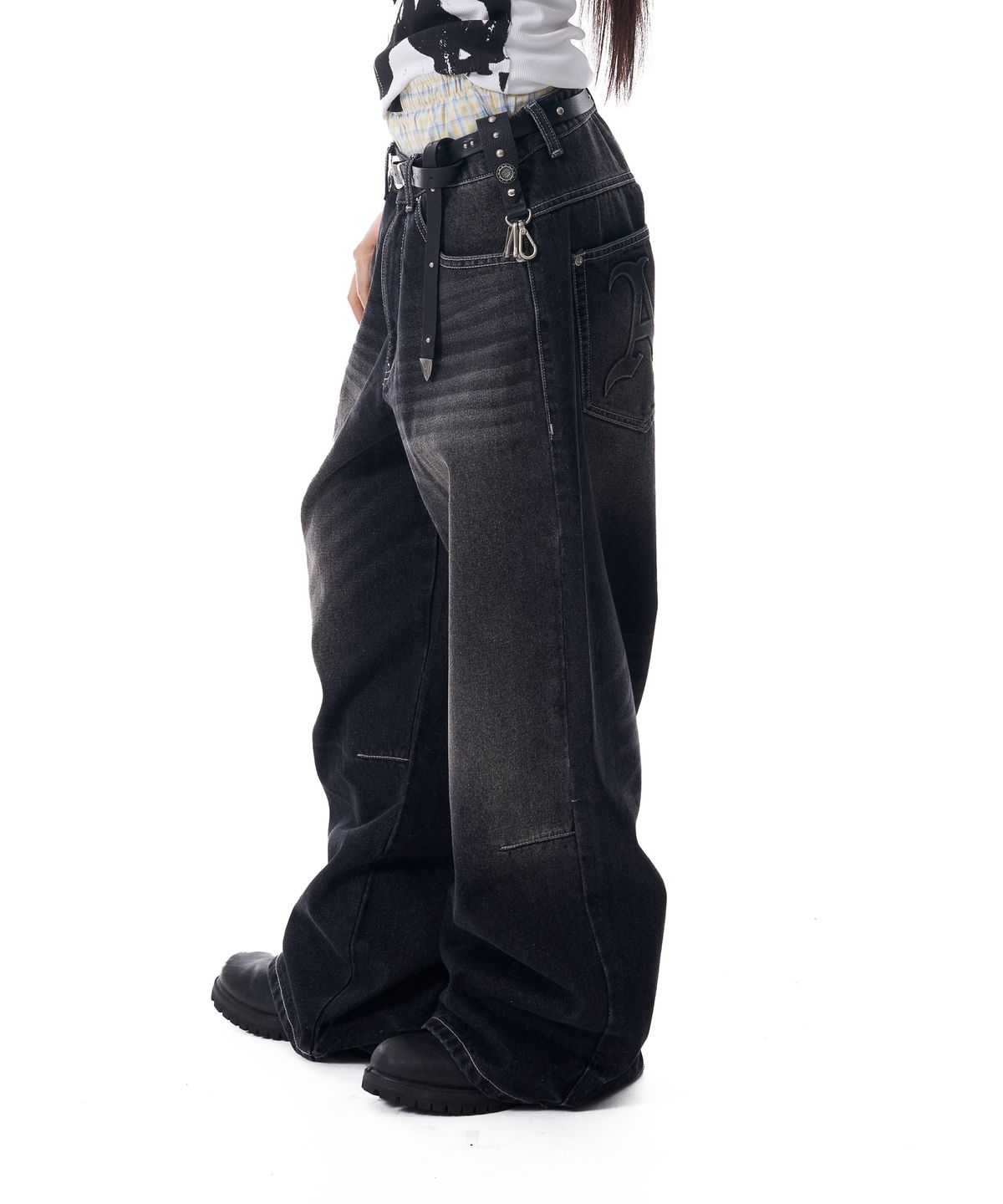 아캄(AAKAM) Embossing Logo Denim Pants (Black)