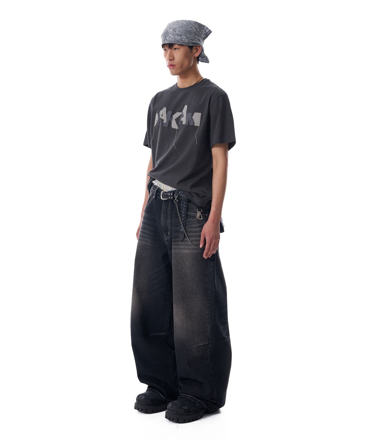 아캄(AAKAM) Embossing Logo Denim Pants (Black)