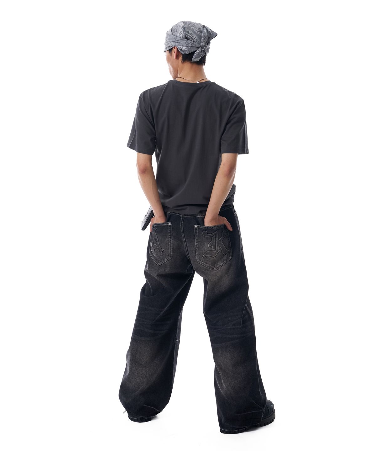 아캄(AAKAM) Embossing Logo Denim Pants (Black)