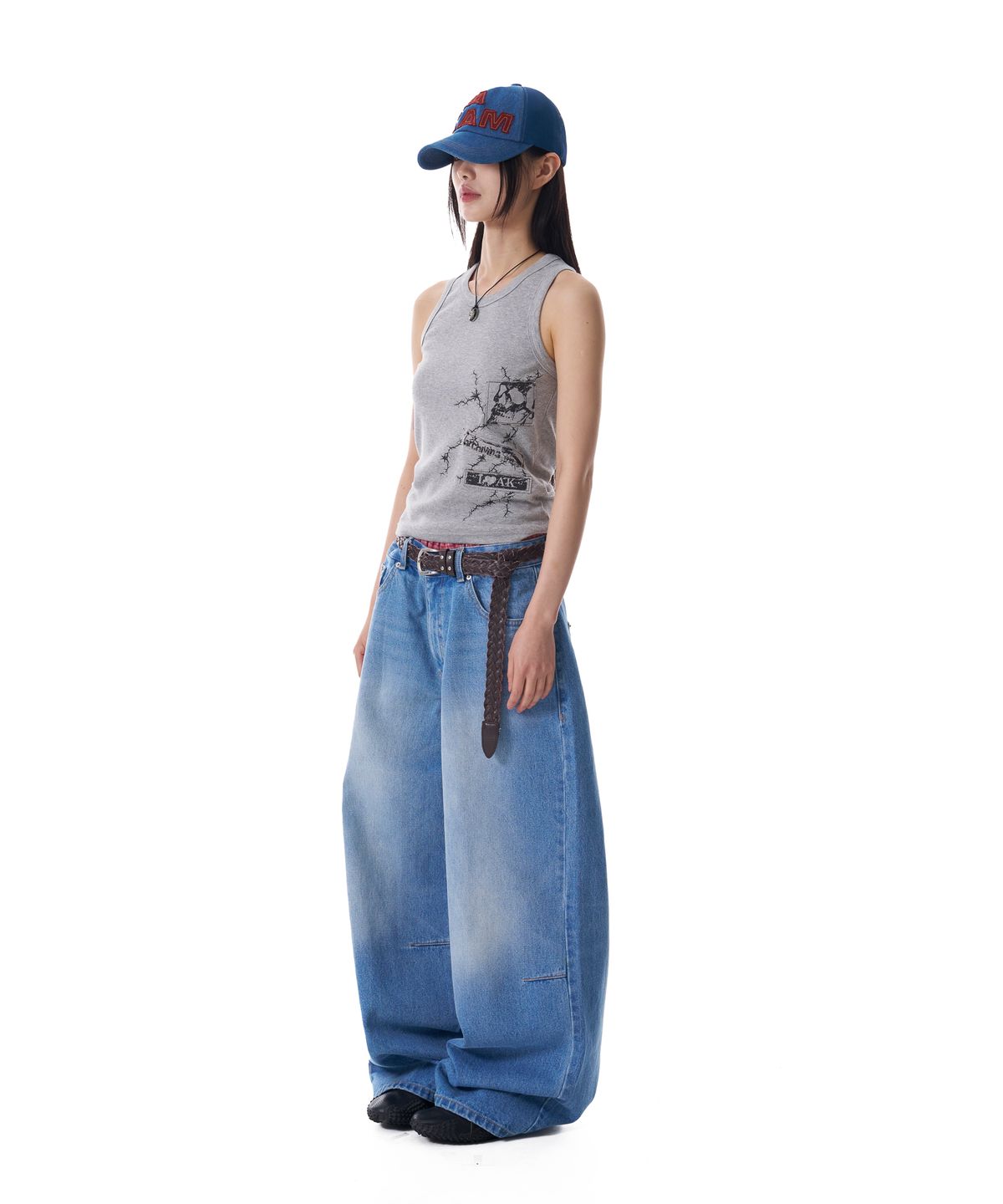 아캄(AAKAM) Embossing Logo Denim Pants (Blue)