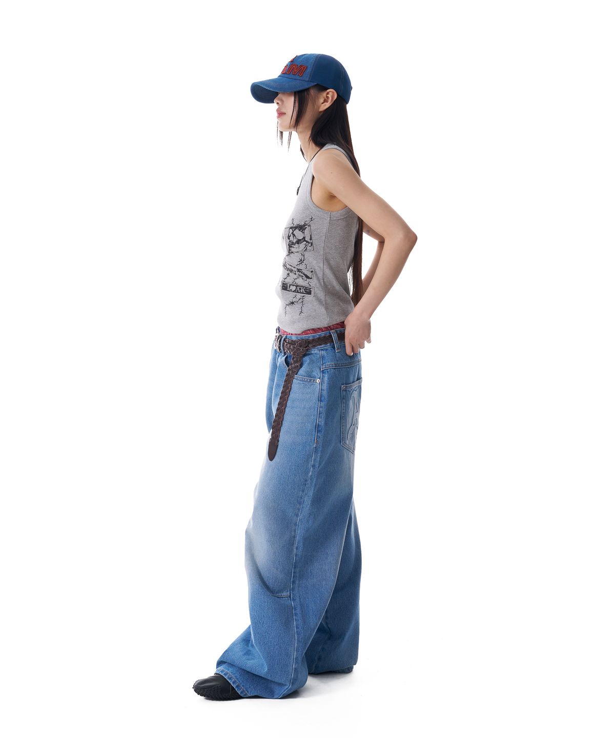 아캄(AAKAM) Embossing Logo Denim Pants (Blue)