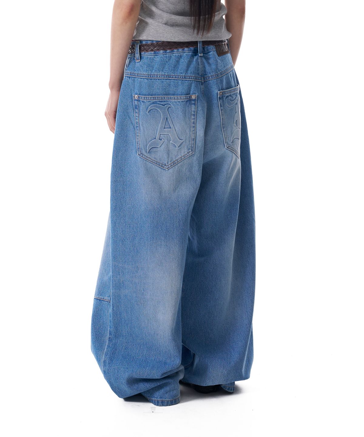 아캄(AAKAM) Embossing Logo Denim Pants (Blue)