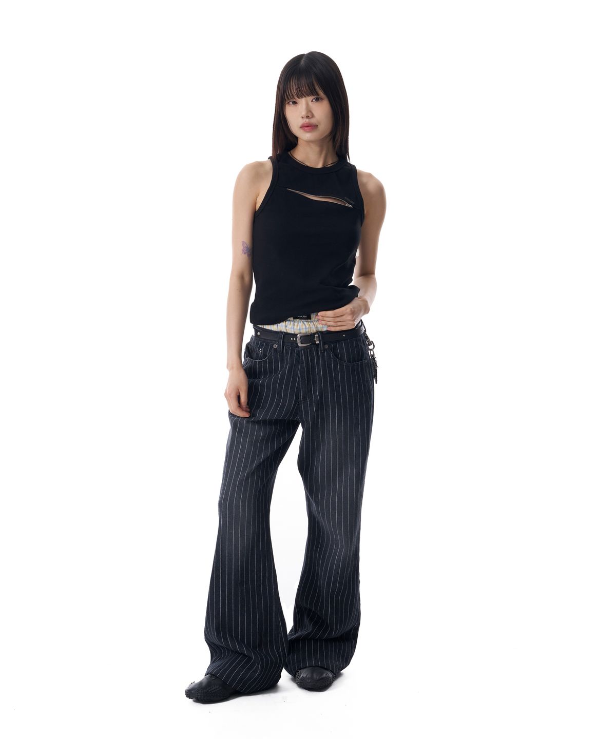 아캄(AAKAM) Striped Flare Denim Pants (Black)