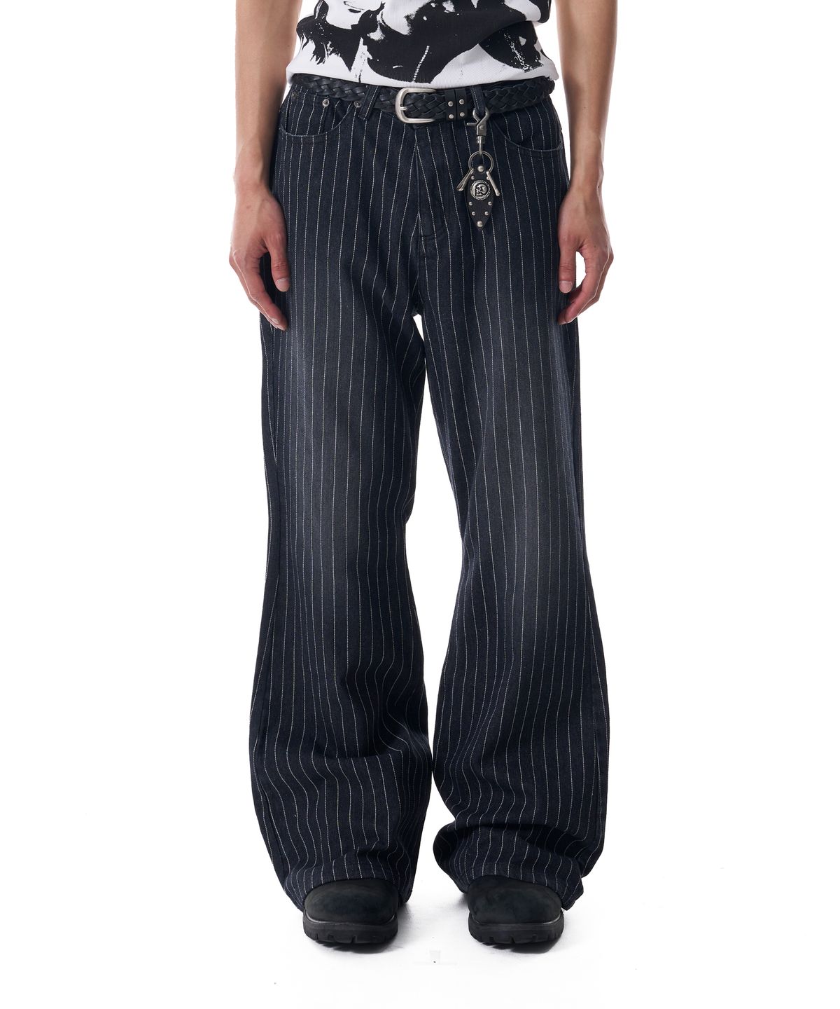 아캄(AAKAM) Striped Flare Denim Pants (Black)