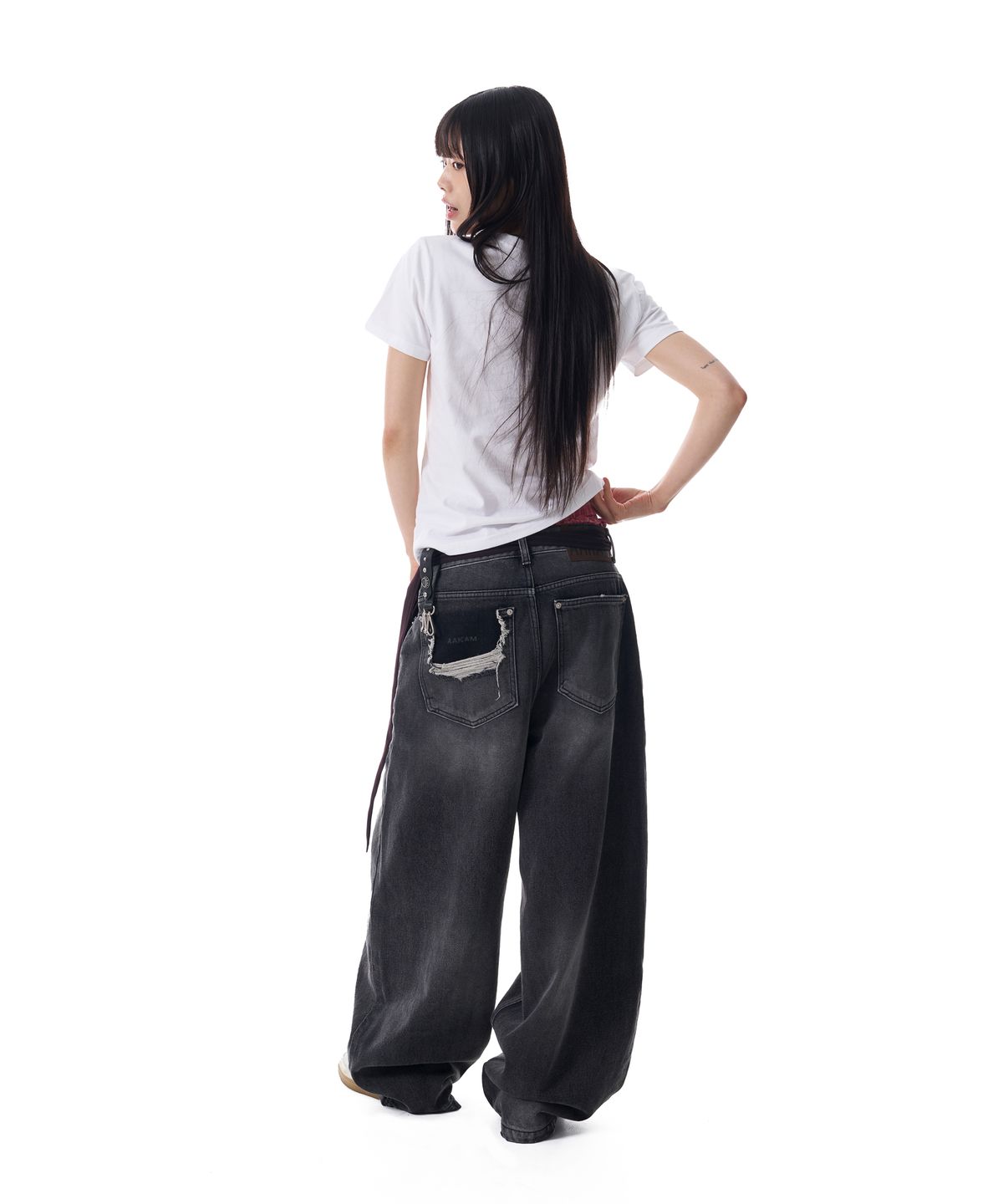 아캄(AAKAM) Distressed Pocket Denim Pants (Black)