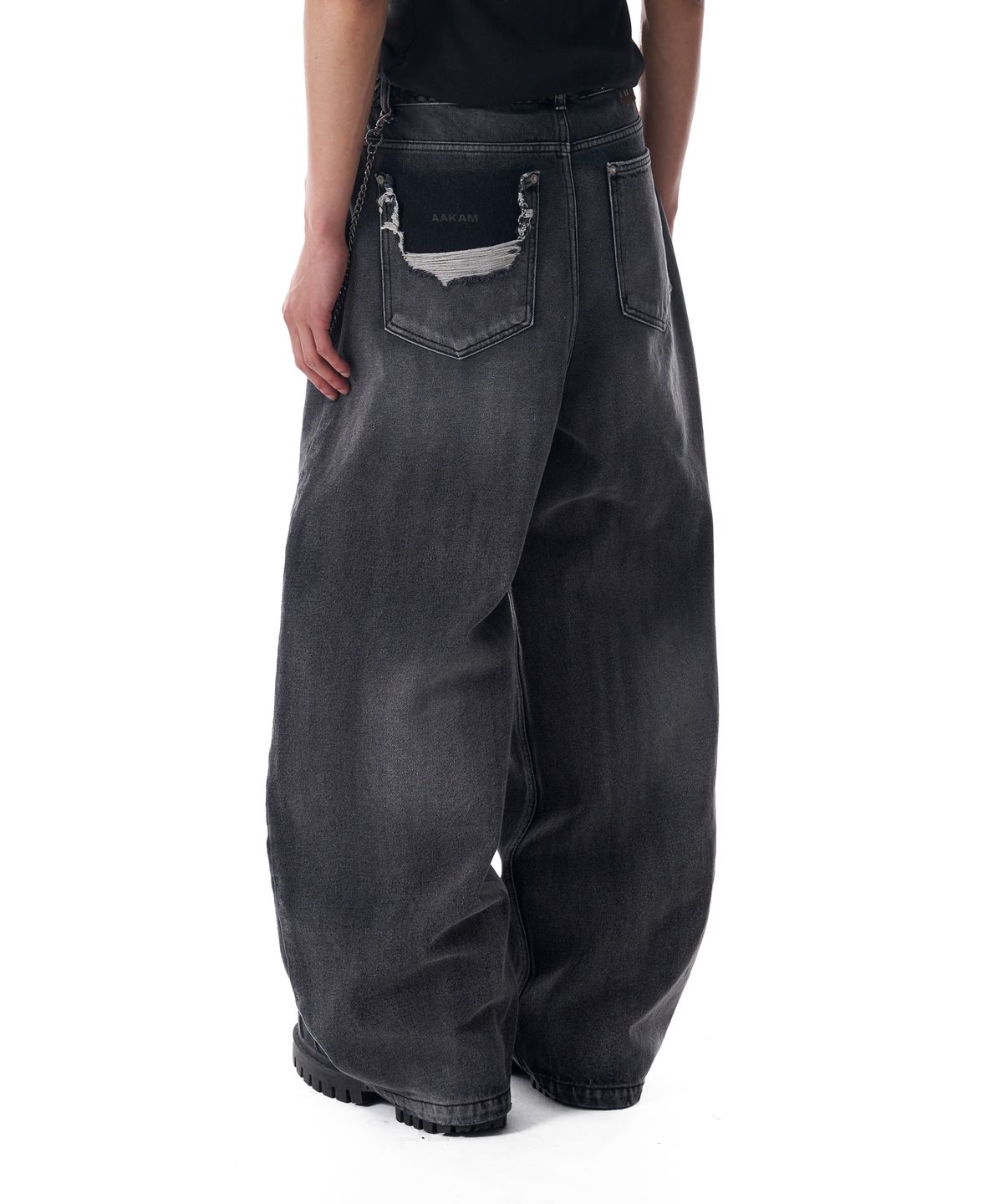 아캄(AAKAM) Distressed Pocket Denim Pants (Black)