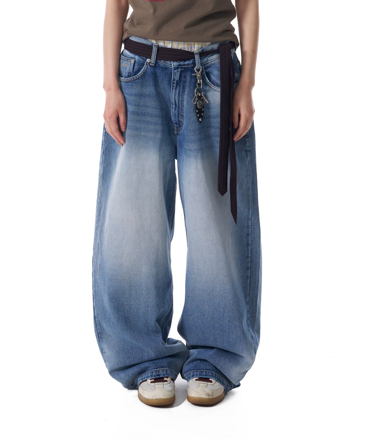 아캄(AAKAM) Distressed Pocket Denim Pants (Blue)