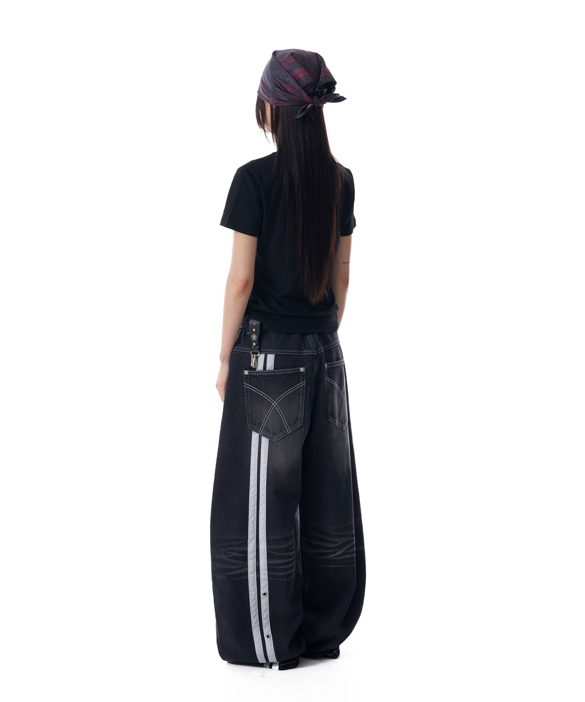 아캄(AAKAM) 2-Lined Eyelet Washed Denim Pants (Black)
