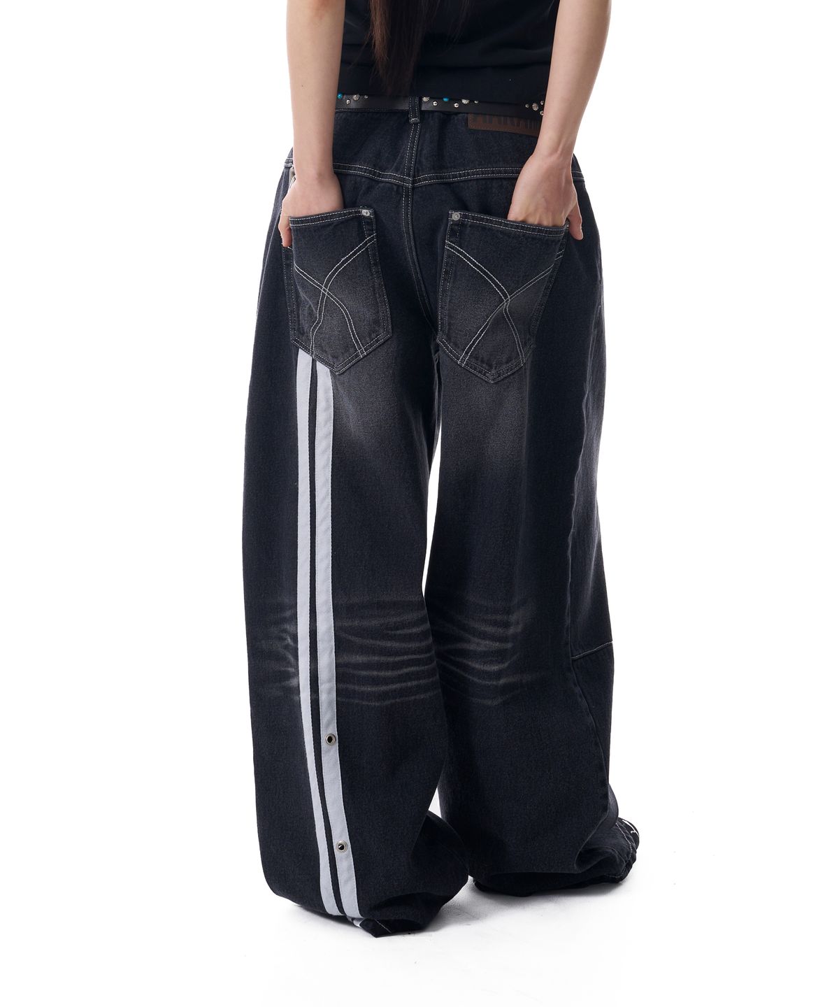 아캄(AAKAM) 2-Lined Eyelet Washed Denim Pants (Black)