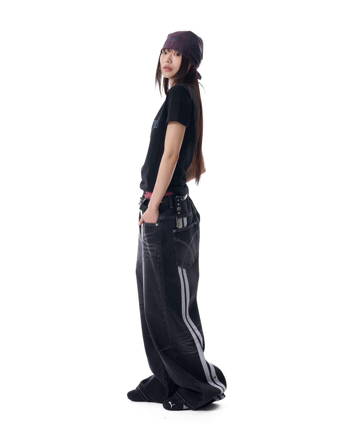 아캄(AAKAM) 2-Lined Eyelet Washed Denim Pants (Black)